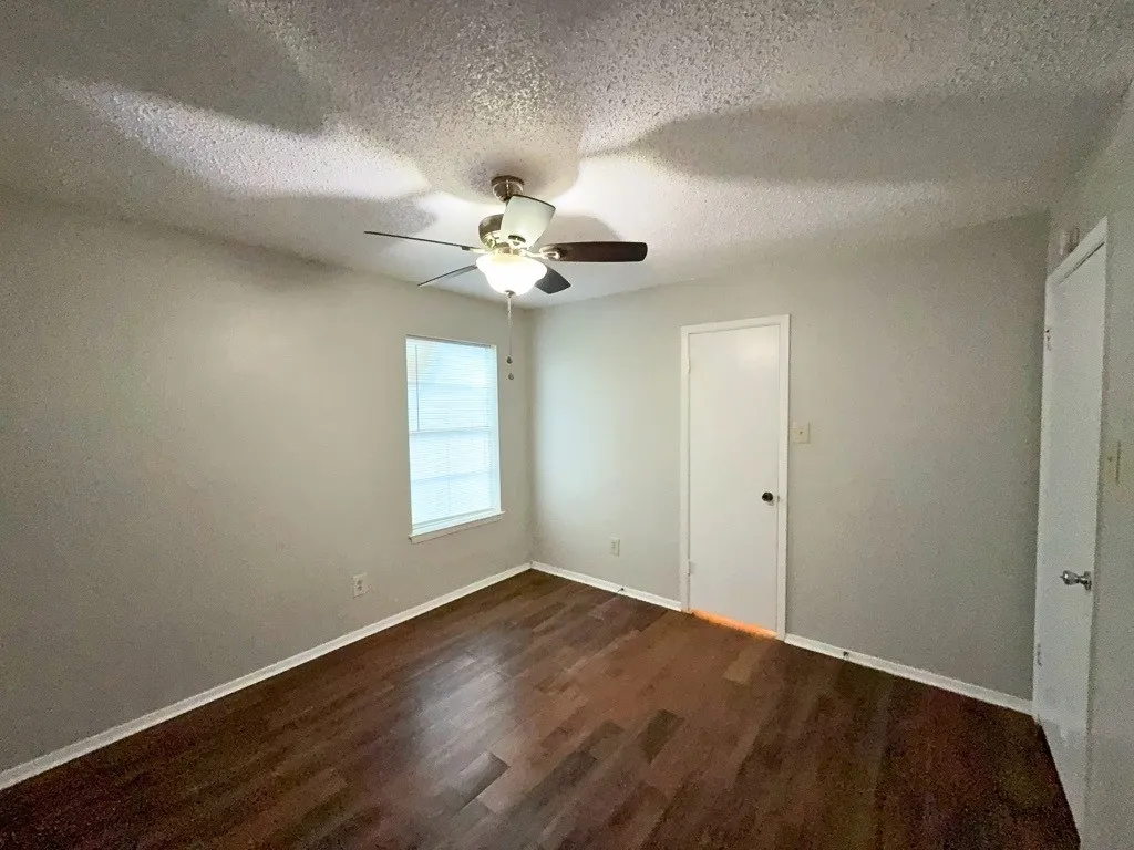 Apartment For Rent in Denton County , 219 Fry Street 7, Denton, Texas 76201, 2 Bedroom, 1 Bathroom, Garage spaces, 885 Sqft, built in 1980, Preowned, mls#21035032, Real Estate Agent in Denton, Homes For Rent in Denton county, Homes For Rent in Denton, Realtor in Denton Texas, Real Estate Brokerage Independent Realty Texas, Luminita Cordes Realtor