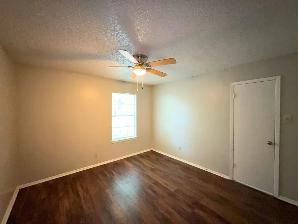 Apartment For Rent in Denton County , 219 Fry Street 7, Denton, Texas 76201, 2 Bedroom, 1 Bathroom, Garage spaces, 885 Sqft, built in 1980, Preowned, mls#21035032, Real Estate Agent in Denton, Homes For Rent in Denton county, Homes For Rent in Denton, Realtor in Denton Texas, Real Estate Brokerage Independent Realty Texas, Luminita Cordes Realtor