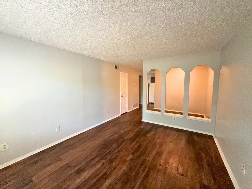 Apartment For Rent in Denton County , 219 Fry Street 7, Denton, Texas 76201, 2 Bedroom, 1 Bathroom, Garage spaces, 885 Sqft, built in 1980, Preowned, mls#21035032, Real Estate Agent in Denton, Homes For Rent in Denton county, Homes For Rent in Denton, Realtor in Denton Texas, Real Estate Brokerage Independent Realty Texas, Luminita Cordes Realtor