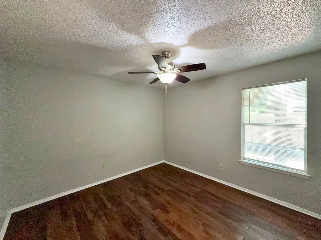 Apartment For Rent in Denton County , 219 Fry Street 7, Denton, Texas 76201, 2 Bedroom, 1 Bathroom, Garage spaces, 885 Sqft, built in 1980, Preowned, mls#21035032, Real Estate Agent in Denton, Homes For Rent in Denton county, Homes For Rent in Denton, Realtor in Denton Texas, Real Estate Brokerage Independent Realty Texas, Luminita Cordes Realtor