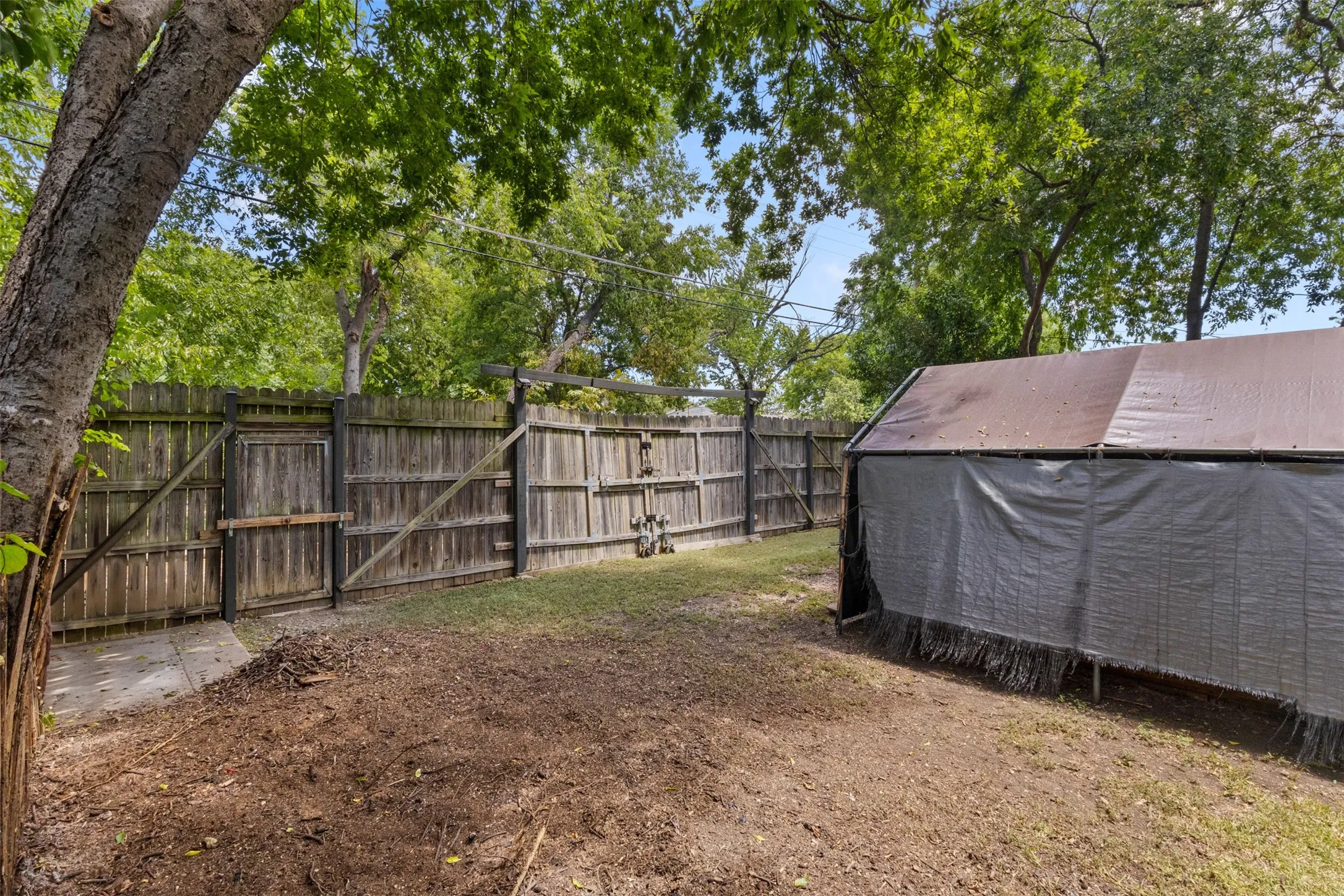 Single Family Residence For Sale in Dallas County , 1703 Brandon Street, Dallas, Texas 75208, 2 Bedroom, 1 Bathroom, 1 Garage spaces, 786 Sqft, built in 1948, Preowned, mls#21021678, Real Estate Agent in Dallas, Homes For Sale in Dallas county, Homes For Sale in Dallas, Realtor in Dallas Texas, Real Estate Brokerage Independent Realty Texas, Luminita Cordes Realtor