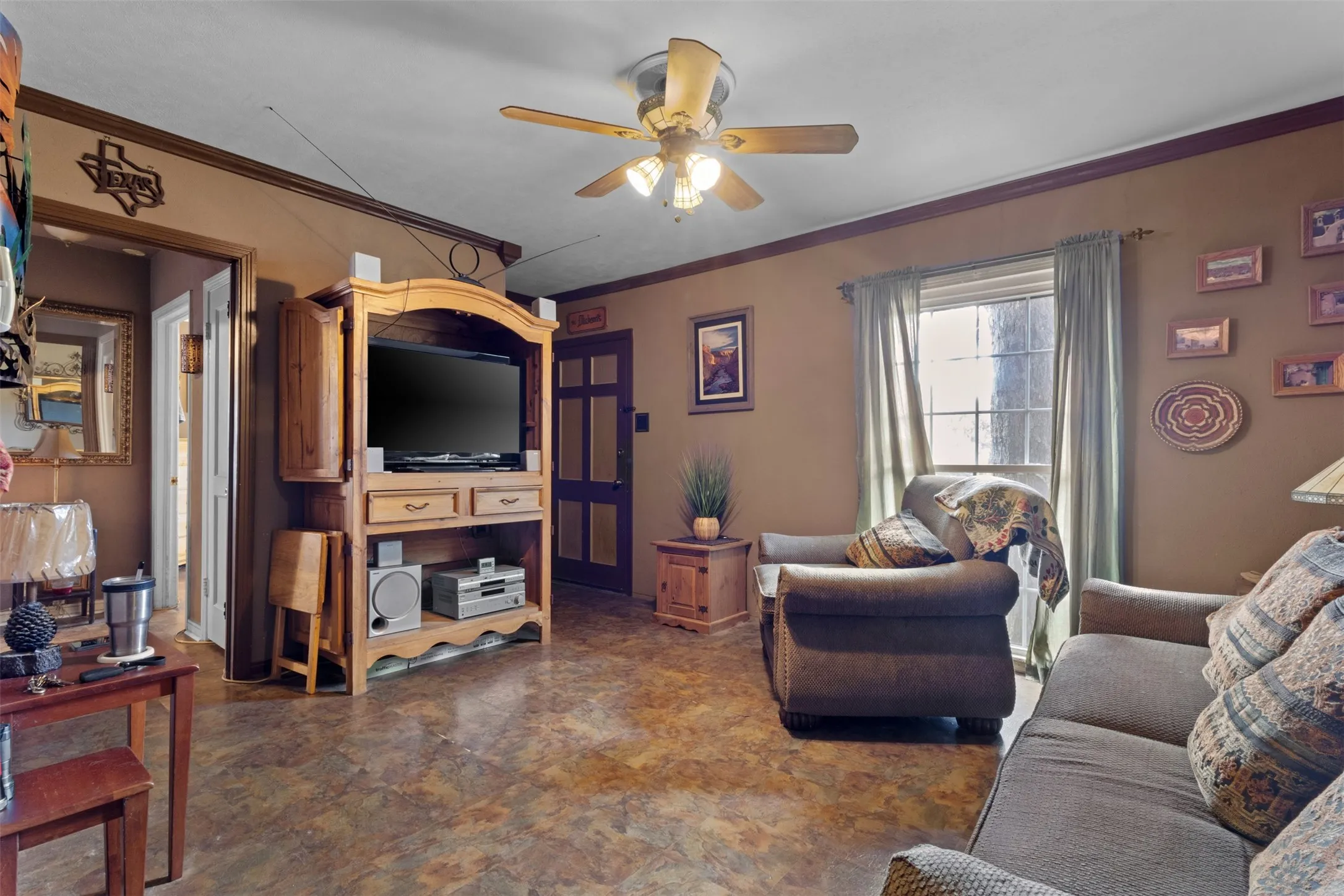 Single Family Residence For Sale in Dallas County , 1703 Brandon Street, Dallas, Texas 75208, 2 Bedroom, 1 Bathroom, 1 Garage spaces, 786 Sqft, built in 1948, Preowned, mls#21021678, Real Estate Agent in Dallas, Homes For Sale in Dallas county, Homes For Sale in Dallas, Realtor in Dallas Texas, Real Estate Brokerage Independent Realty Texas, Luminita Cordes Realtor