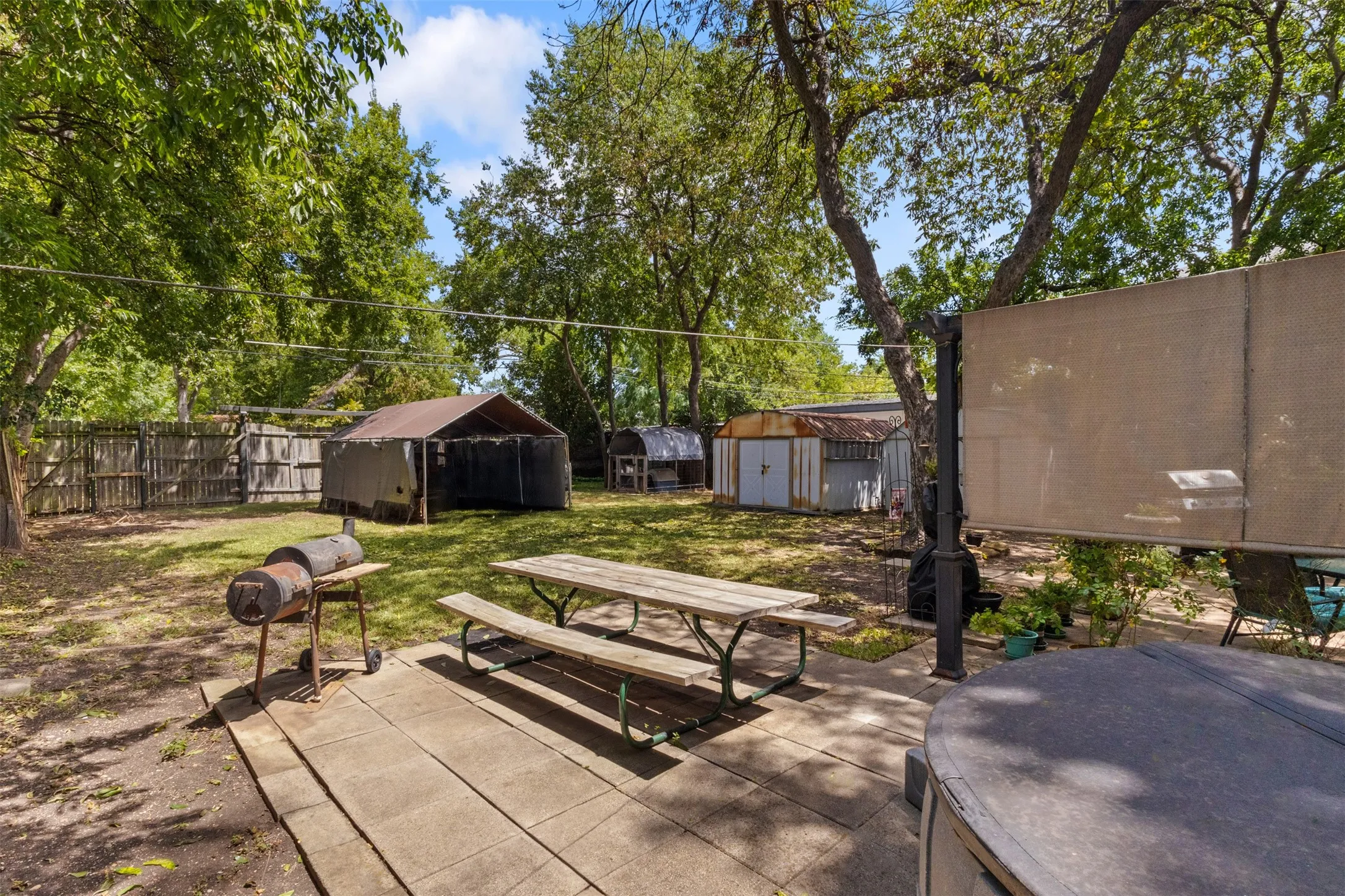 Single Family Residence For Sale in Dallas County , 1703 Brandon Street, Dallas, Texas 75208, 2 Bedroom, 1 Bathroom, 1 Garage spaces, 786 Sqft, built in 1948, Preowned, mls#21021678, Real Estate Agent in Dallas, Homes For Sale in Dallas county, Homes For Sale in Dallas, Realtor in Dallas Texas, Real Estate Brokerage Independent Realty Texas, Luminita Cordes Realtor