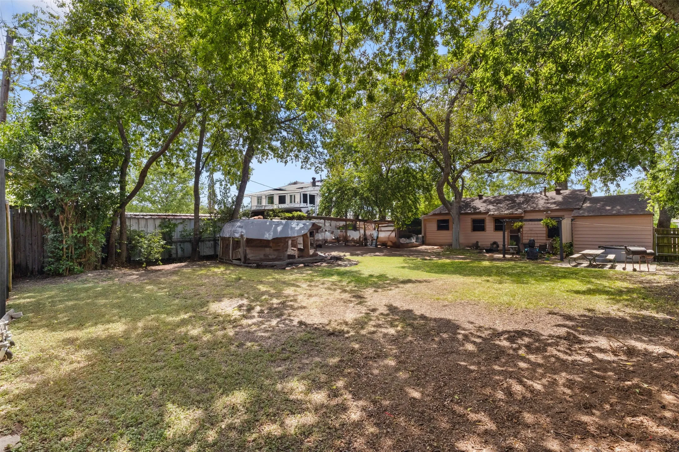 Single Family Residence For Sale in Dallas County , 1703 Brandon Street, Dallas, Texas 75208, 2 Bedroom, 1 Bathroom, 1 Garage spaces, 786 Sqft, built in 1948, Preowned, mls#21021678, Real Estate Agent in Dallas, Homes For Sale in Dallas county, Homes For Sale in Dallas, Realtor in Dallas Texas, Real Estate Brokerage Independent Realty Texas, Luminita Cordes Realtor