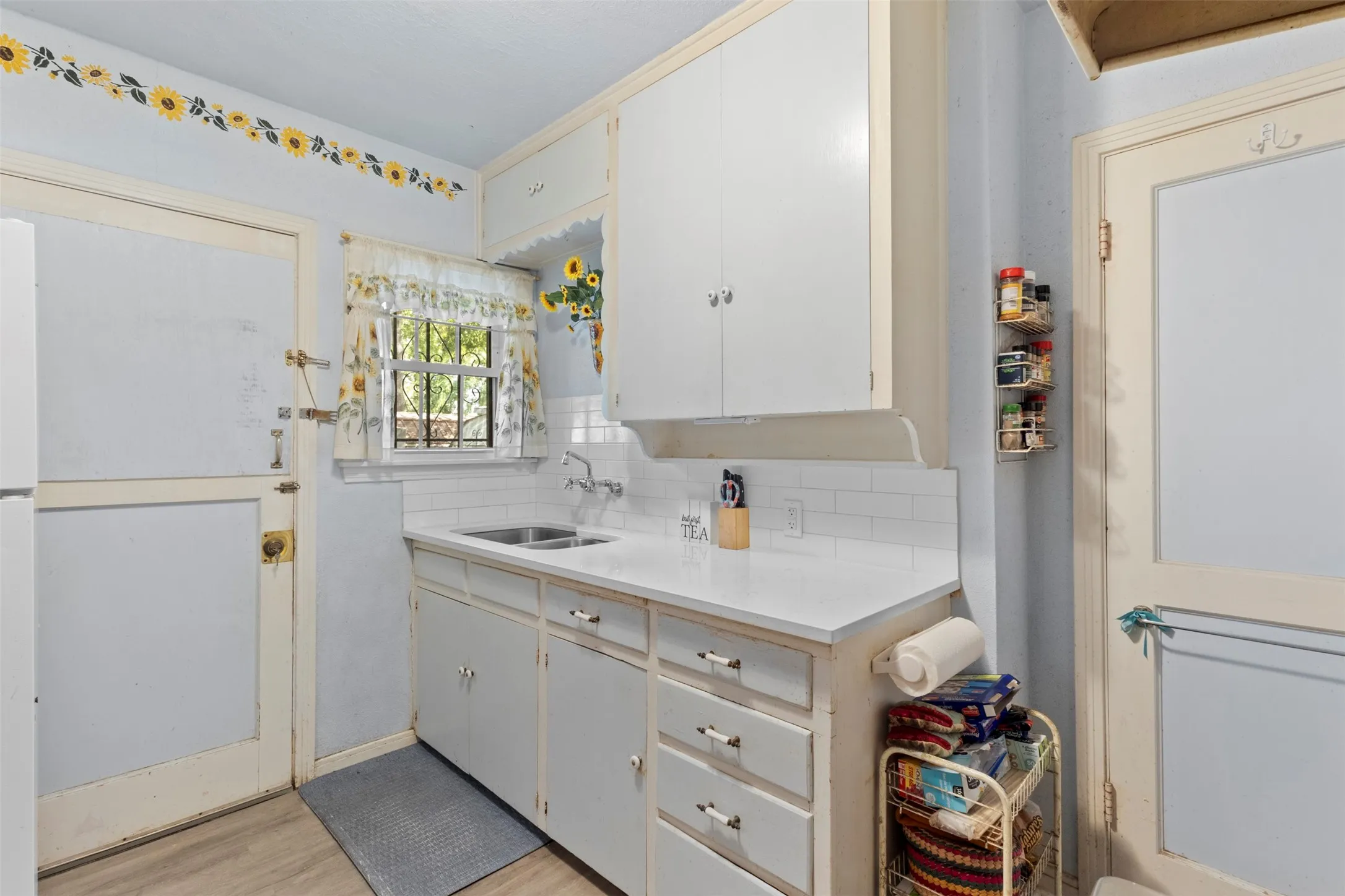 Single Family Residence For Sale in Dallas County , 1703 Brandon Street, Dallas, Texas 75208, 2 Bedroom, 1 Bathroom, 1 Garage spaces, 786 Sqft, built in 1948, Preowned, mls#21021678, Real Estate Agent in Dallas, Homes For Sale in Dallas county, Homes For Sale in Dallas, Realtor in Dallas Texas, Real Estate Brokerage Independent Realty Texas, Luminita Cordes Realtor