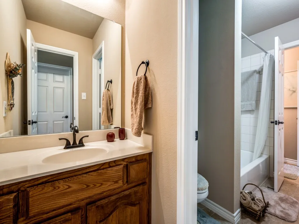 Single Family Residence For Sale in Denton County , 8305 Bishop Pine Road, Denton, Texas 76208, 6 Bedroom, 4 Bathroom, 2 Garage spaces, 4,182 Sqft, built in 2011, Preowned, mls#21035483, Real Estate Agent in Denton, Homes For Sale in Denton county, Homes For Sale in Denton, Realtor in Denton Texas, Real Estate Brokerage Independent Realty Texas, Luminita Cordes Realtor