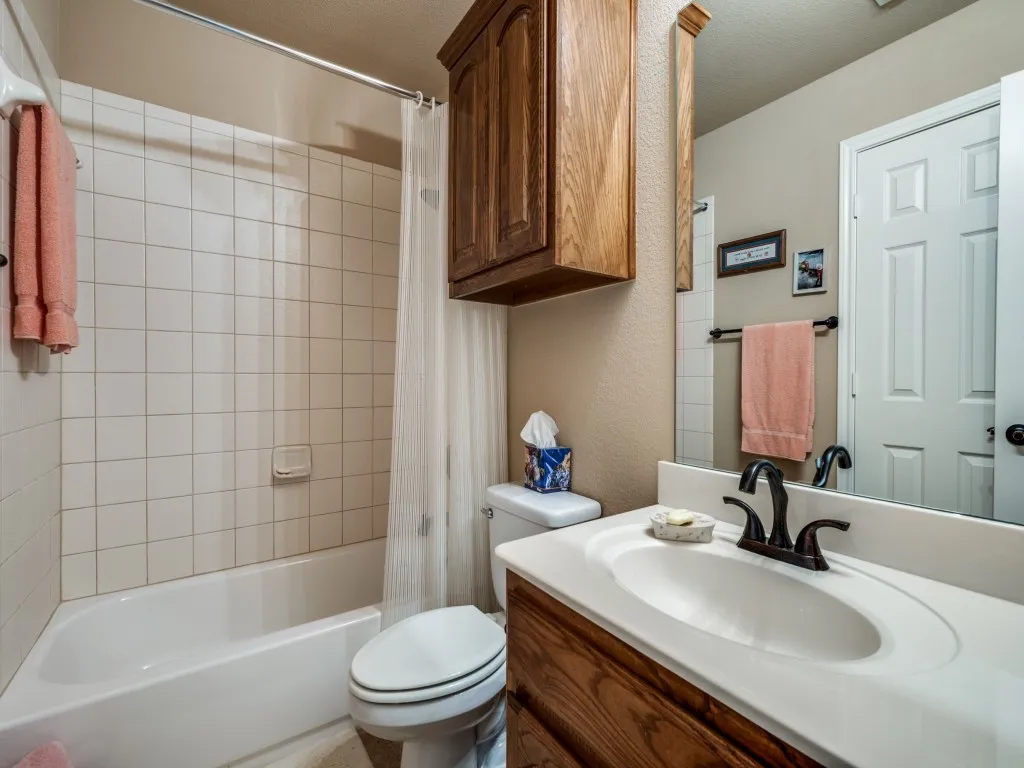 Single Family Residence For Sale in Denton County , 8305 Bishop Pine Road, Denton, Texas 76208, 6 Bedroom, 4 Bathroom, 2 Garage spaces, 4,182 Sqft, built in 2011, Preowned, mls#21035483, Real Estate Agent in Denton, Homes For Sale in Denton county, Homes For Sale in Denton, Realtor in Denton Texas, Real Estate Brokerage Independent Realty Texas, Luminita Cordes Realtor