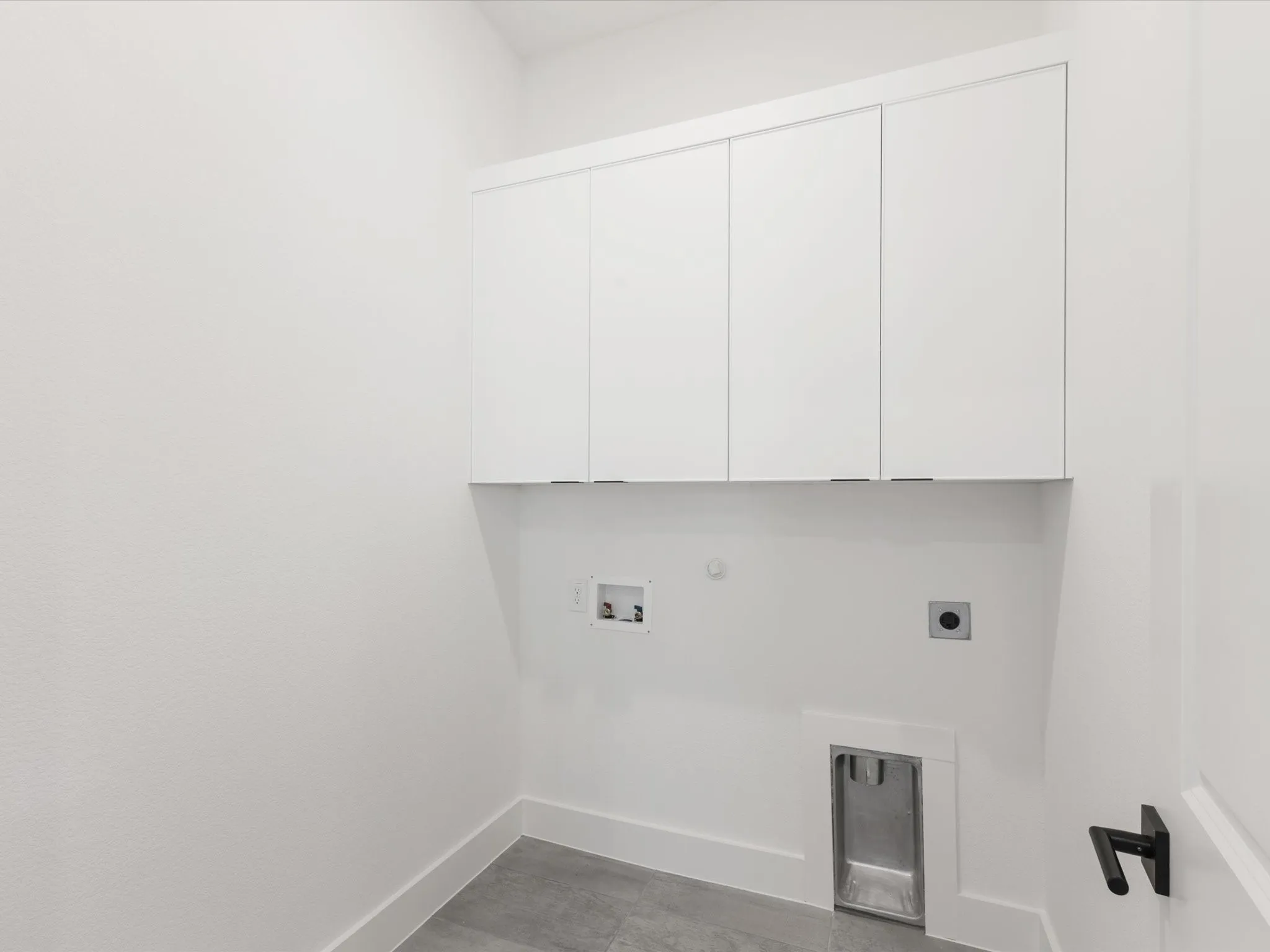 Laundry room with gas dryer hookup, hookup for an electric dryer, cabinet space, and hookup for a washing machine