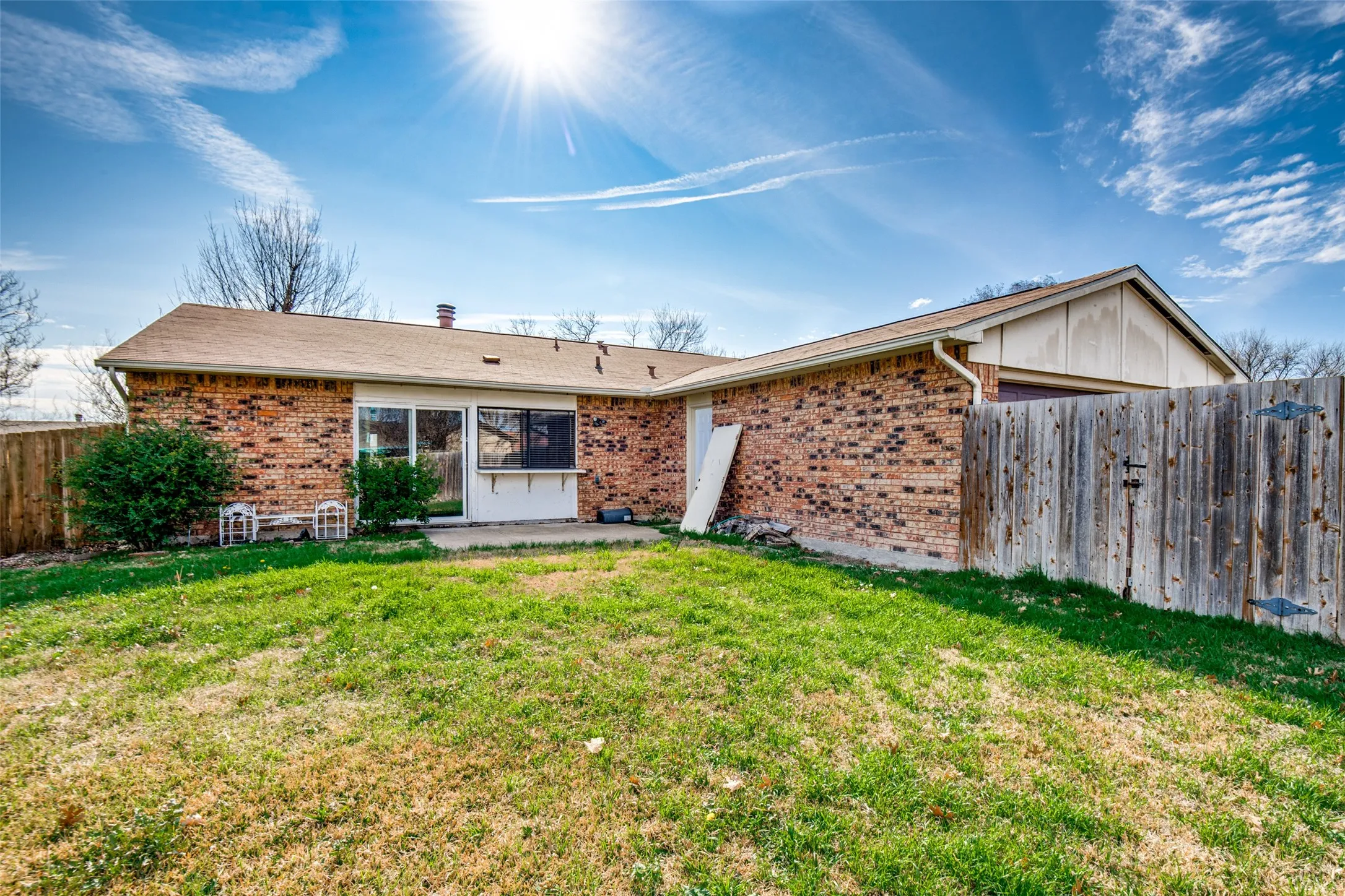 Single Family Residence For Sale in Dallas County , 2953 San Diego Drive, Dallas, Texas 75228, 3 Bedroom, 2 Bathroom, 2 Garage spaces, 1,711 Sqft, built in 1981, mls#21035959, Real Estate Agent in Dallas, Homes For Sale in Dallas county, Homes For Sale in Dallas, Realtor in Dallas Texas, Real Estate Brokerage Independent Realty Texas, Luminita Cordes Realtor