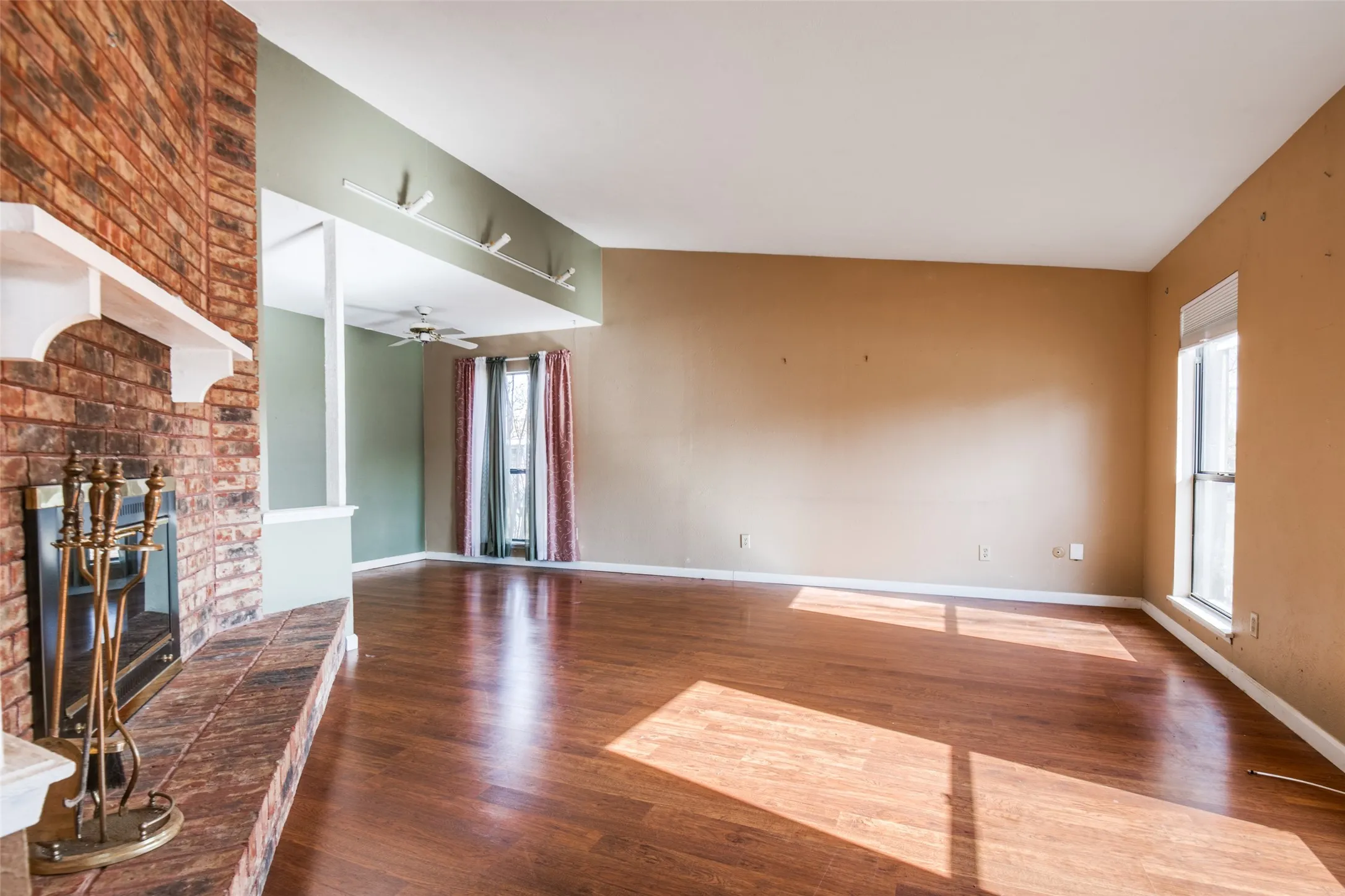 Single Family Residence For Sale in Dallas County , 2953 San Diego Drive, Dallas, Texas 75228, 3 Bedroom, 2 Bathroom, 2 Garage spaces, 1,711 Sqft, built in 1981, mls#21035959, Real Estate Agent in Dallas, Homes For Sale in Dallas county, Homes For Sale in Dallas, Realtor in Dallas Texas, Real Estate Brokerage Independent Realty Texas, Luminita Cordes Realtor