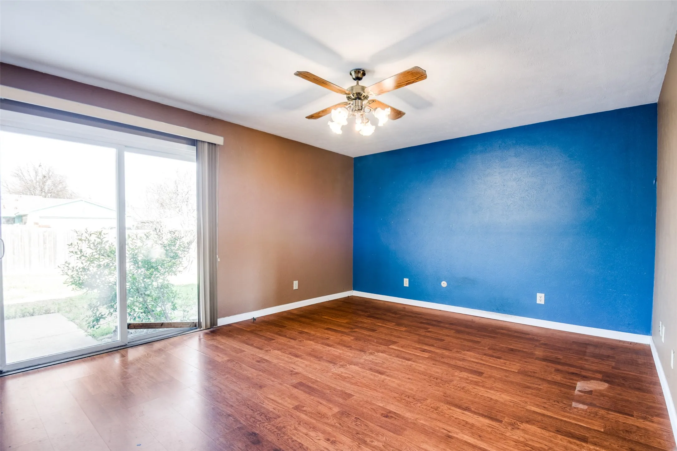 Single Family Residence For Sale in Dallas County , 2953 San Diego Drive, Dallas, Texas 75228, 3 Bedroom, 2 Bathroom, 2 Garage spaces, 1,711 Sqft, built in 1981, mls#21035959, Real Estate Agent in Dallas, Homes For Sale in Dallas county, Homes For Sale in Dallas, Realtor in Dallas Texas, Real Estate Brokerage Independent Realty Texas, Luminita Cordes Realtor
