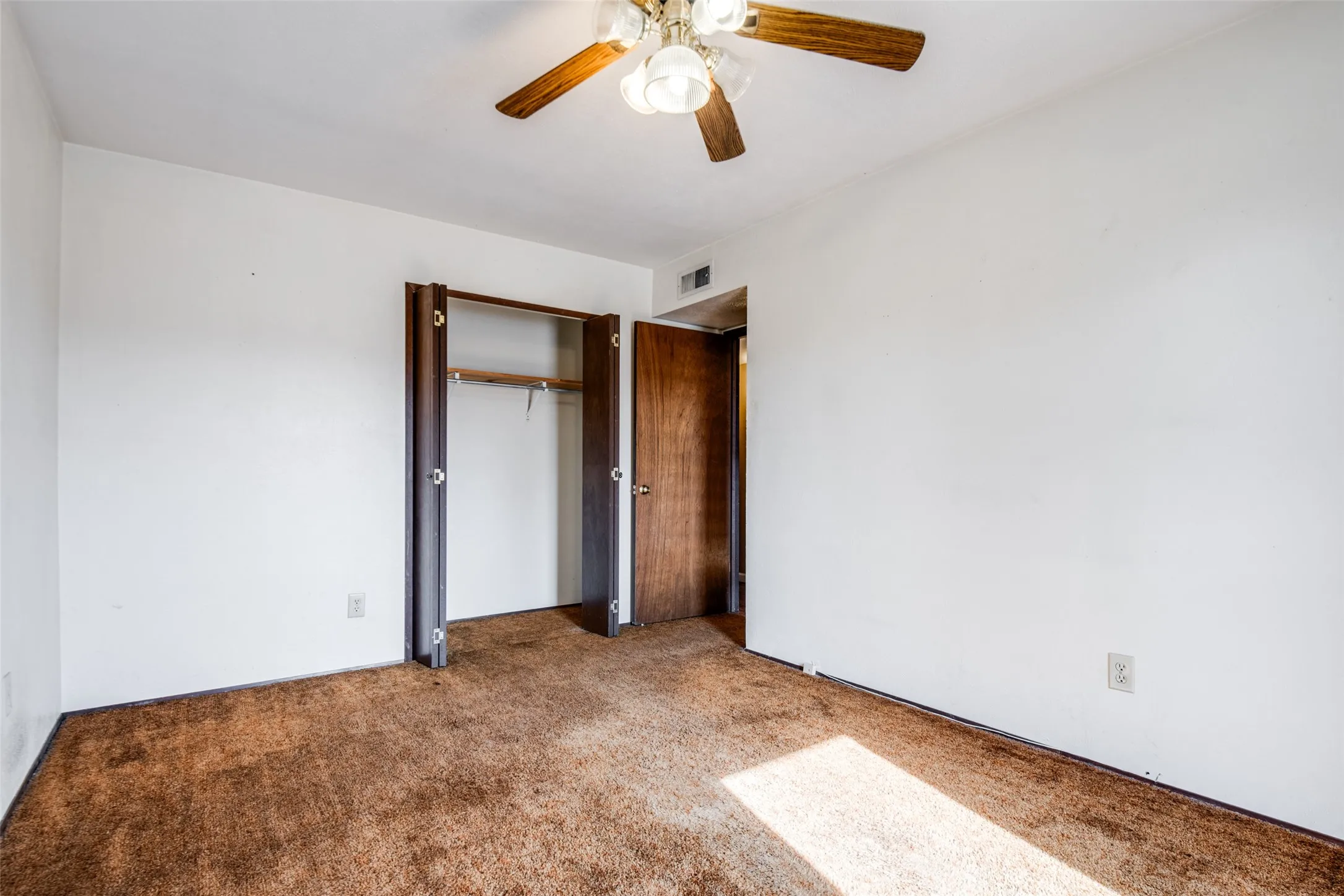 Single Family Residence For Sale in Dallas County , 2953 San Diego Drive, Dallas, Texas 75228, 3 Bedroom, 2 Bathroom, 2 Garage spaces, 1,711 Sqft, built in 1981, mls#21035959, Real Estate Agent in Dallas, Homes For Sale in Dallas county, Homes For Sale in Dallas, Realtor in Dallas Texas, Real Estate Brokerage Independent Realty Texas, Luminita Cordes Realtor