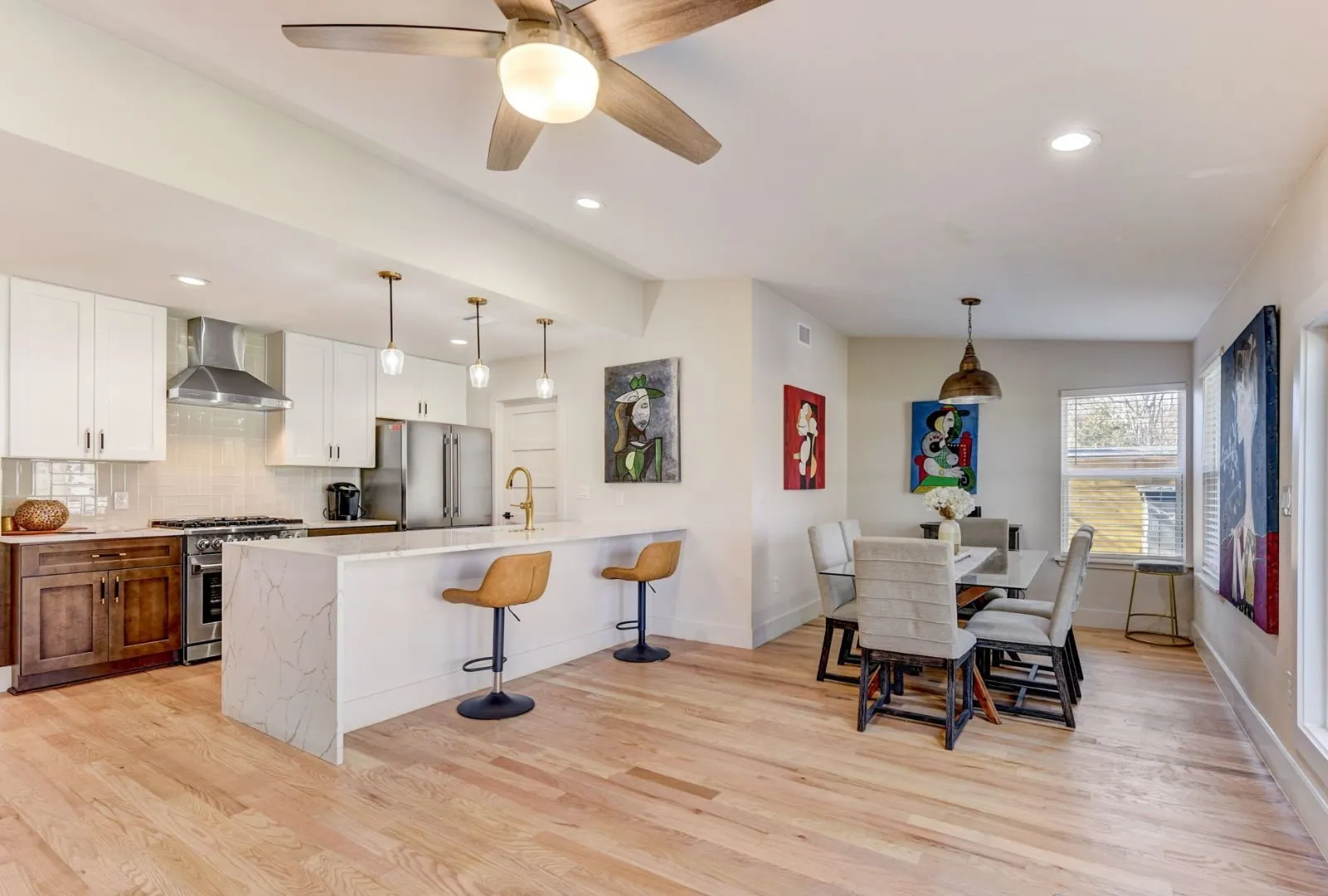 Single Family Residence For Sale in Travis County , 7002 Whispering Oaks Drive, Austin, Texas 78745, 5 Bedroom, 4 Bathroom, 2 Garage spaces, 2,216 Sqft, built in 1970, Preowned, mls#21036013, Real Estate Agent in Austin, Homes For Sale in Travis county, Homes For Sale in Austin, Realtor in Austin Texas, Real Estate Brokerage Independent Realty Texas, Luminita Cordes Realtor