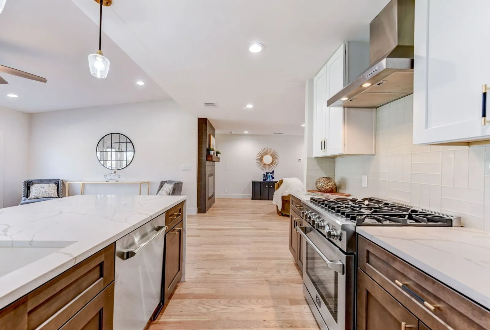 Single Family Residence For Sale in Travis County , 7002 Whispering Oaks Drive, Austin, Texas 78745, 5 Bedroom, 4 Bathroom, 2 Garage spaces, 2,216 Sqft, built in 1970, Preowned, mls#21036013, Real Estate Agent in Austin, Homes For Sale in Travis county, Homes For Sale in Austin, Realtor in Austin Texas, Real Estate Brokerage Independent Realty Texas, Luminita Cordes Realtor