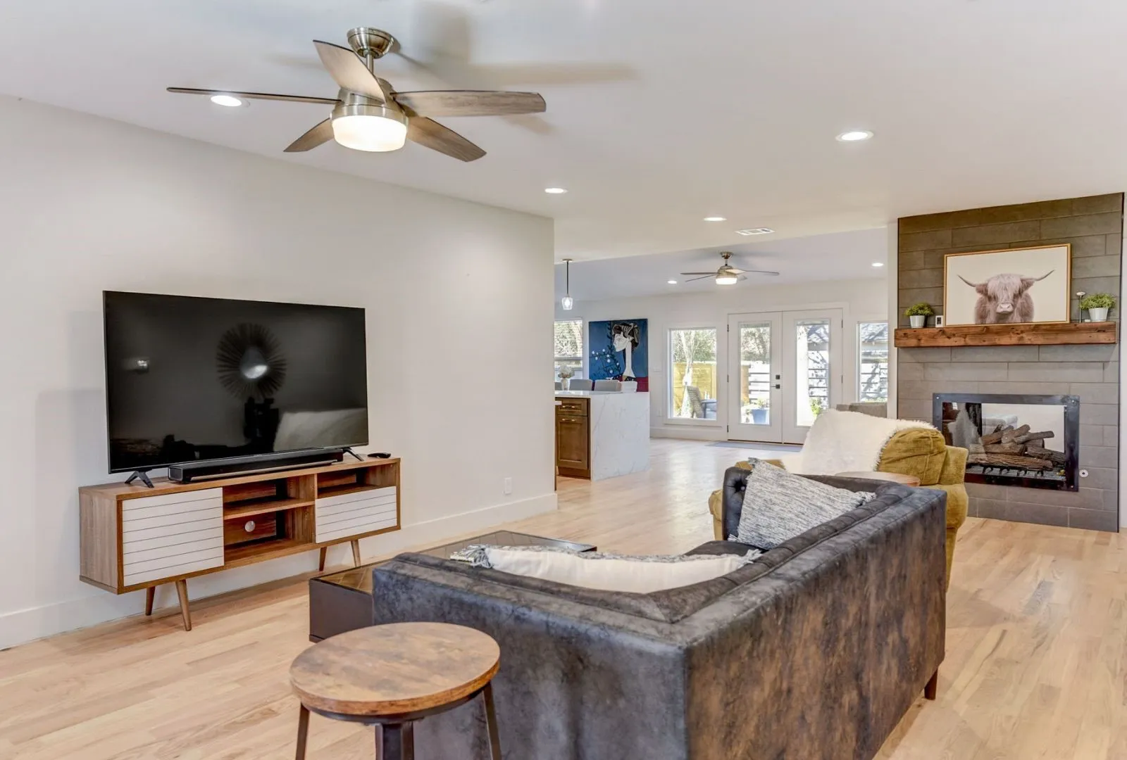 Single Family Residence For Sale in Travis County , 7002 Whispering Oaks Drive, Austin, Texas 78745, 5 Bedroom, 4 Bathroom, 2 Garage spaces, 2,216 Sqft, built in 1970, Preowned, mls#21036013, Real Estate Agent in Austin, Homes For Sale in Travis county, Homes For Sale in Austin, Realtor in Austin Texas, Real Estate Brokerage Independent Realty Texas, Luminita Cordes Realtor
