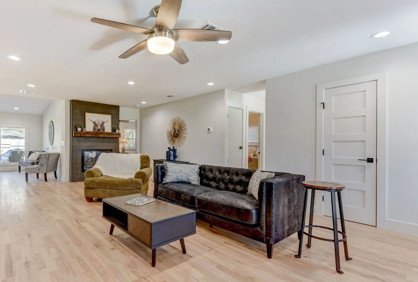 Single Family Residence For Sale in Travis County , 7002 Whispering Oaks Drive, Austin, Texas 78745, 5 Bedroom, 4 Bathroom, 2 Garage spaces, 2,216 Sqft, built in 1970, Preowned, mls#21036013, Real Estate Agent in Austin, Homes For Sale in Travis county, Homes For Sale in Austin, Realtor in Austin Texas, Real Estate Brokerage Independent Realty Texas, Luminita Cordes Realtor