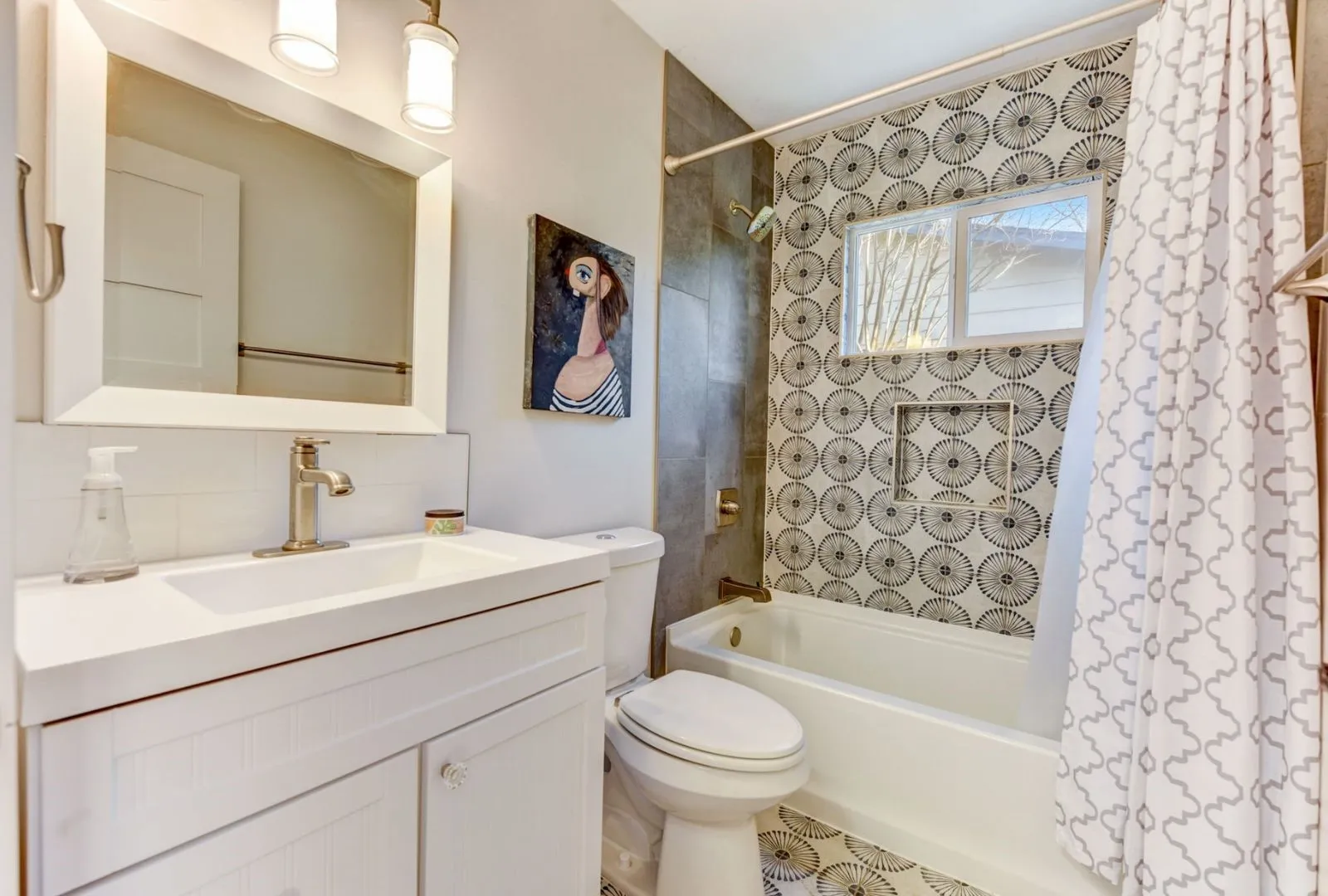 Single Family Residence For Sale in Travis County , 7002 Whispering Oaks Drive, Austin, Texas 78745, 5 Bedroom, 4 Bathroom, 2 Garage spaces, 2,216 Sqft, built in 1970, Preowned, mls#21036013, Real Estate Agent in Austin, Homes For Sale in Travis county, Homes For Sale in Austin, Realtor in Austin Texas, Real Estate Brokerage Independent Realty Texas, Luminita Cordes Realtor