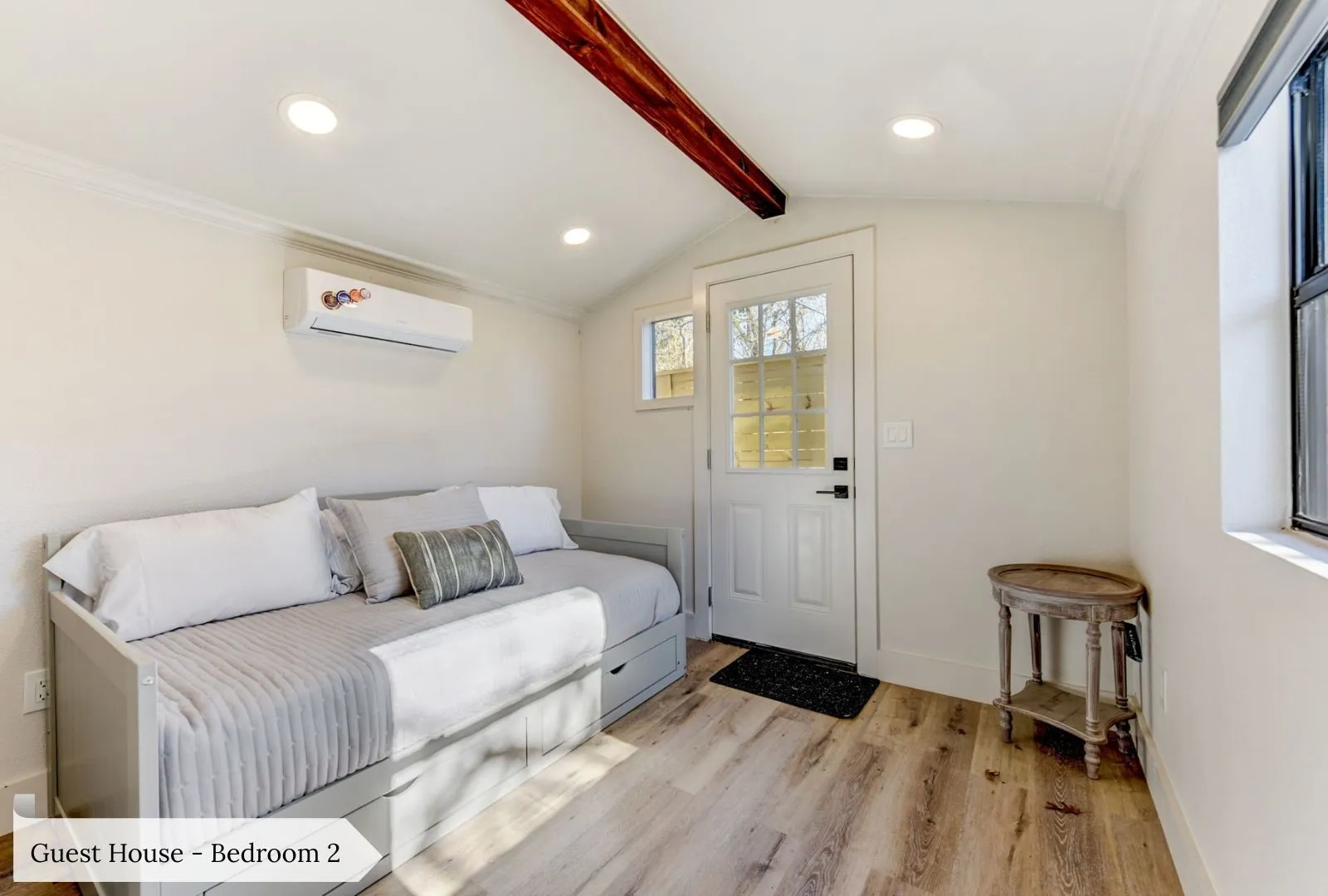 Single Family Residence For Sale in Travis County , 7002 Whispering Oaks Drive, Austin, Texas 78745, 5 Bedroom, 4 Bathroom, 2 Garage spaces, 2,216 Sqft, built in 1970, Preowned, mls#21036013, Real Estate Agent in Austin, Homes For Sale in Travis county, Homes For Sale in Austin, Realtor in Austin Texas, Real Estate Brokerage Independent Realty Texas, Luminita Cordes Realtor