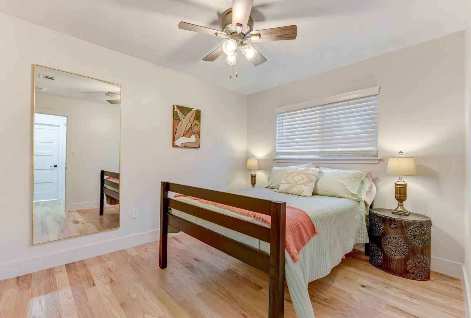 Single Family Residence For Sale in Travis County , 7002 Whispering Oaks Drive, Austin, Texas 78745, 5 Bedroom, 4 Bathroom, 2 Garage spaces, 2,216 Sqft, built in 1970, Preowned, mls#21036013, Real Estate Agent in Austin, Homes For Sale in Travis county, Homes For Sale in Austin, Realtor in Austin Texas, Real Estate Brokerage Independent Realty Texas, Luminita Cordes Realtor