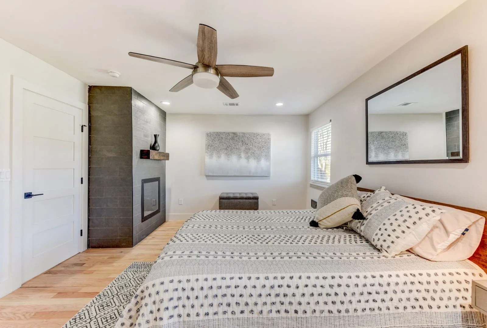 Single Family Residence For Sale in Travis County , 7002 Whispering Oaks Drive, Austin, Texas 78745, 5 Bedroom, 4 Bathroom, 2 Garage spaces, 2,216 Sqft, built in 1970, Preowned, mls#21036013, Real Estate Agent in Austin, Homes For Sale in Travis county, Homes For Sale in Austin, Realtor in Austin Texas, Real Estate Brokerage Independent Realty Texas, Luminita Cordes Realtor