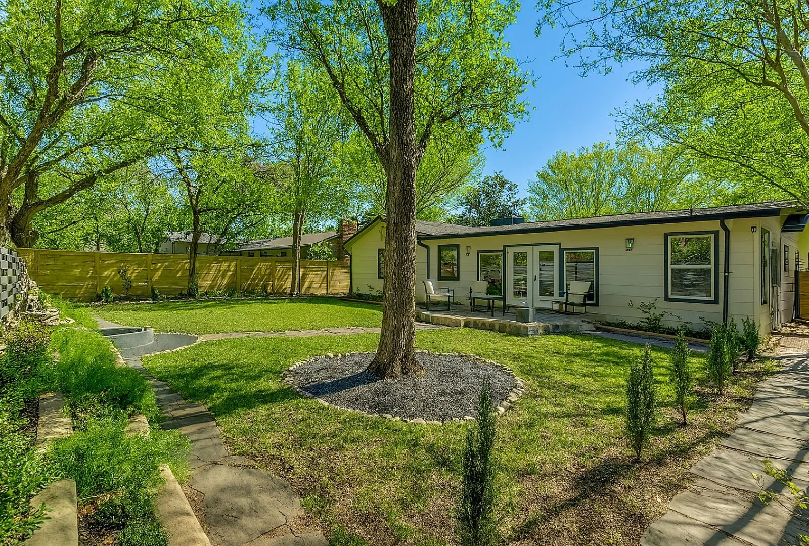 Single Family Residence For Sale in Travis County , 7002 Whispering Oaks Drive, Austin, Texas 78745, 5 Bedroom, 4 Bathroom, 2 Garage spaces, 2,216 Sqft, built in 1970, Preowned, mls#21036013, Real Estate Agent in Austin, Homes For Sale in Travis county, Homes For Sale in Austin, Realtor in Austin Texas, Real Estate Brokerage Independent Realty Texas, Luminita Cordes Realtor