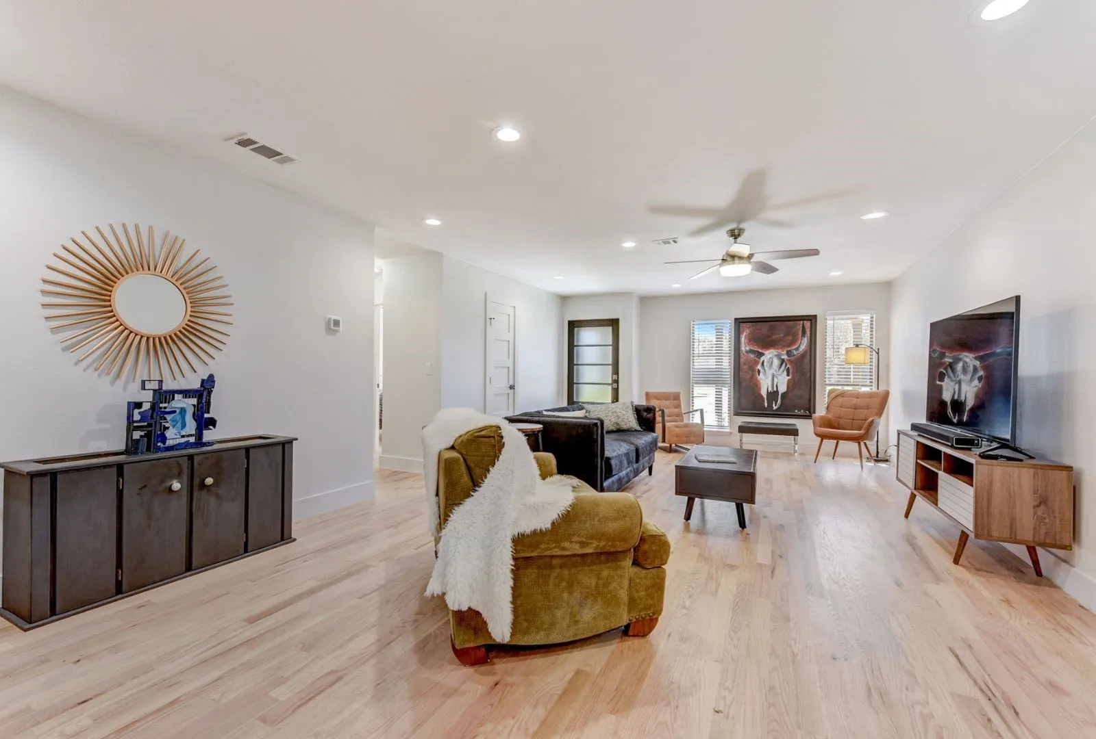 Single Family Residence For Sale in Travis County , 7002 Whispering Oaks Drive, Austin, Texas 78745, 5 Bedroom, 4 Bathroom, 2 Garage spaces, 2,216 Sqft, built in 1970, Preowned, mls#21036013, Real Estate Agent in Austin, Homes For Sale in Travis county, Homes For Sale in Austin, Realtor in Austin Texas, Real Estate Brokerage Independent Realty Texas, Luminita Cordes Realtor