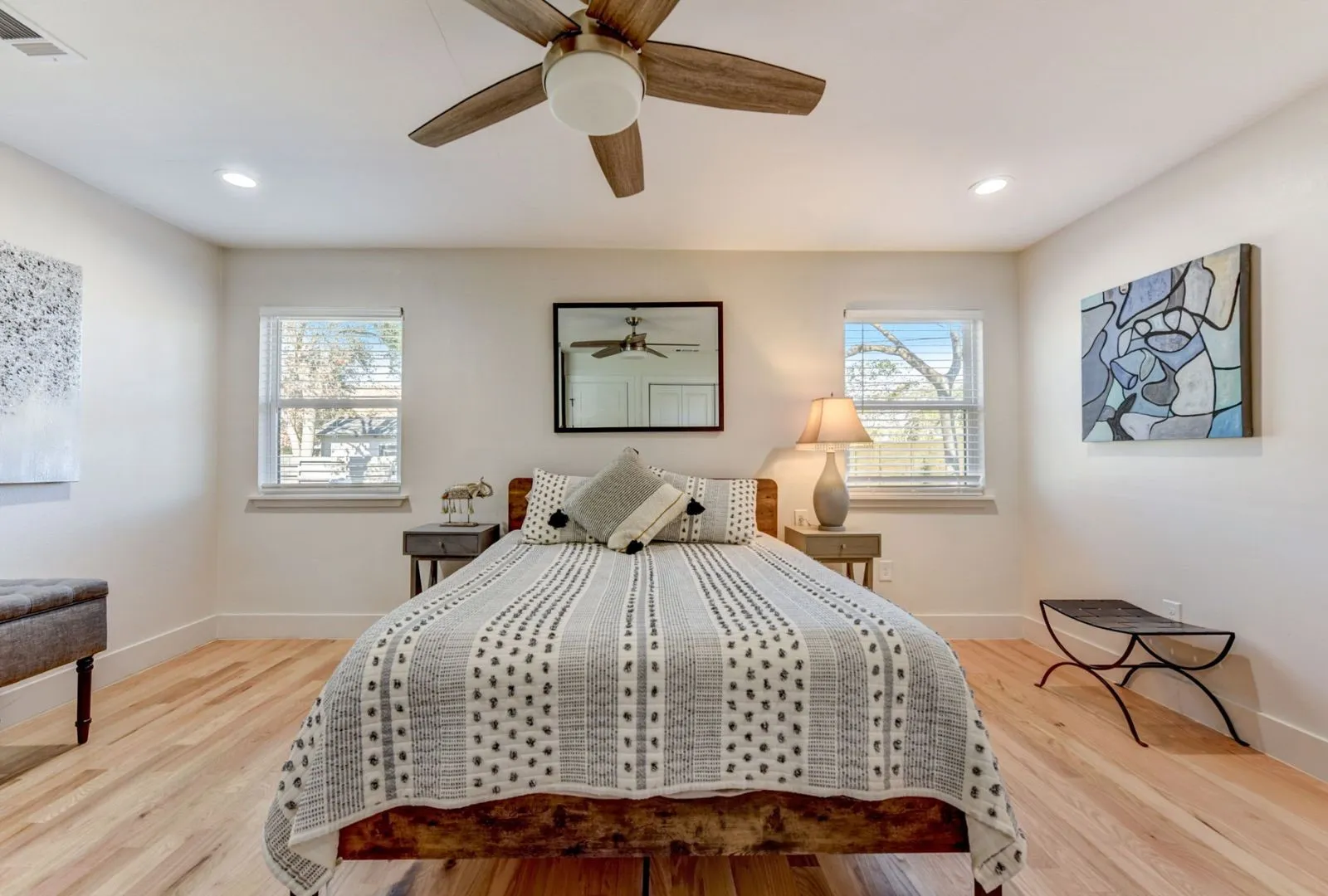 Single Family Residence For Sale in Travis County , 7002 Whispering Oaks Drive, Austin, Texas 78745, 5 Bedroom, 4 Bathroom, 2 Garage spaces, 2,216 Sqft, built in 1970, Preowned, mls#21036013, Real Estate Agent in Austin, Homes For Sale in Travis county, Homes For Sale in Austin, Realtor in Austin Texas, Real Estate Brokerage Independent Realty Texas, Luminita Cordes Realtor