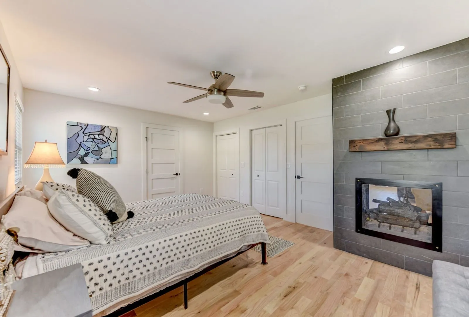 Single Family Residence For Sale in Travis County , 7002 Whispering Oaks Drive, Austin, Texas 78745, 5 Bedroom, 4 Bathroom, 2 Garage spaces, 2,216 Sqft, built in 1970, Preowned, mls#21036013, Real Estate Agent in Austin, Homes For Sale in Travis county, Homes For Sale in Austin, Realtor in Austin Texas, Real Estate Brokerage Independent Realty Texas, Luminita Cordes Realtor