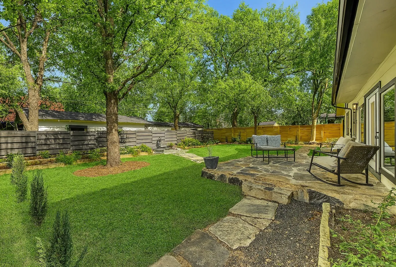 Single Family Residence For Sale in Travis County , 7002 Whispering Oaks Drive, Austin, Texas 78745, 5 Bedroom, 4 Bathroom, 2 Garage spaces, 2,216 Sqft, built in 1970, Preowned, mls#21036013, Real Estate Agent in Austin, Homes For Sale in Travis county, Homes For Sale in Austin, Realtor in Austin Texas, Real Estate Brokerage Independent Realty Texas, Luminita Cordes Realtor