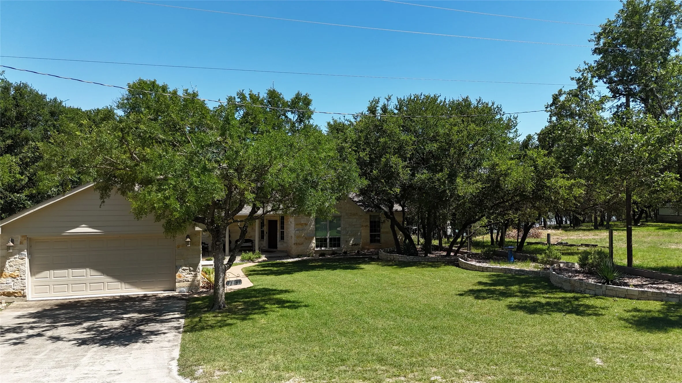 Single Family Residence For Sale in Brown County , 11240 County Road 454, Brownwood, Texas 76801, 3 Bedroom, 2 Bathroom, 2 Garage spaces, 2,418 Sqft, built in 2008, mls#21037225, Real Estate Agent in Brownwood, Homes For Sale in Brown county, Homes For Sale in Brownwood, Realtor in Brownwood Texas, Real Estate Brokerage Independent Realty Texas, Luminita Cordes Realtor