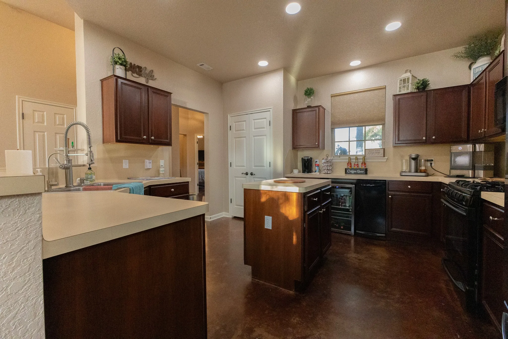Single Family Residence For Sale in Brown County , 11240 County Road 454, Brownwood, Texas 76801, 3 Bedroom, 2 Bathroom, 2 Garage spaces, 2,418 Sqft, built in 2008, mls#21037225, Real Estate Agent in Brownwood, Homes For Sale in Brown county, Homes For Sale in Brownwood, Realtor in Brownwood Texas, Real Estate Brokerage Independent Realty Texas, Luminita Cordes Realtor