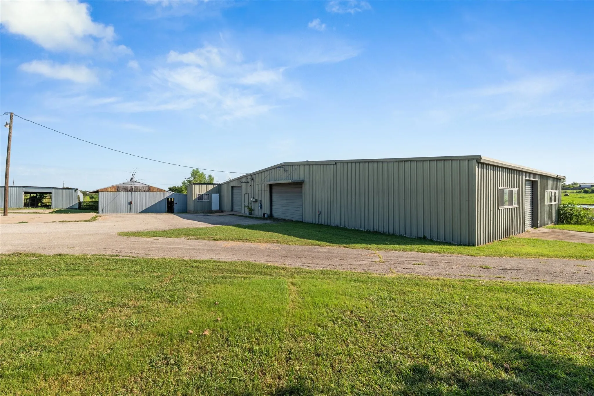 Single Family Residence For Sale in Mc Lennan County , 2275 W Moonlight Drive, Robinson, Texas 76706, 5 Bedroom, 4 Bathroom, 2 Garage spaces, 3,784 Sqft, built in 1990, Preowned, Price $720,000, mls#21031015, Real Estate Agent in Robinson, Homes For Sale in Mc Lennan county, Homes For Sale in Robinson, Realtor in Robinson Texas, Real Estate Brokerage Independent Realty Texas, Luminita Cordes Realtor