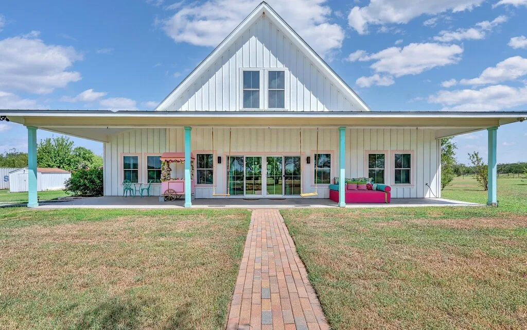 Single Family Residence For Sale in Mc Lennan County , 109 Springfield Lane, Waco, Texas 76705, 3 Bedroom, 2 Bathroom, Garage spaces, 2,355 Sqft, built in 2016, Preowned, mls#21037385, Real Estate Agent in Waco, Homes For Sale in Mc Lennan county, Homes For Sale in Waco, Realtor in Waco Texas, Real Estate Brokerage Independent Realty Texas, Luminita Cordes Realtor