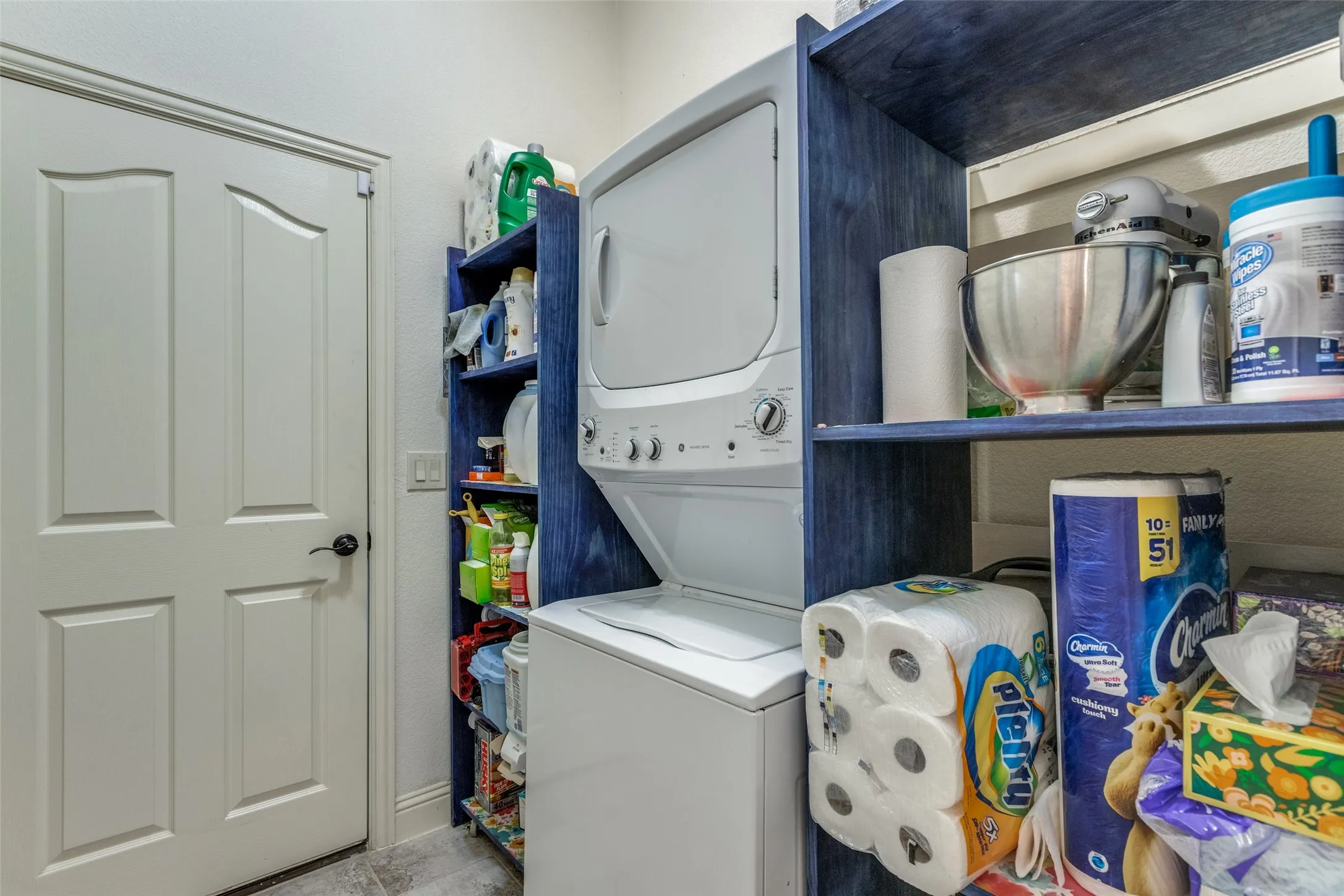 Laundry room for full size washer and dryer. without shelving.