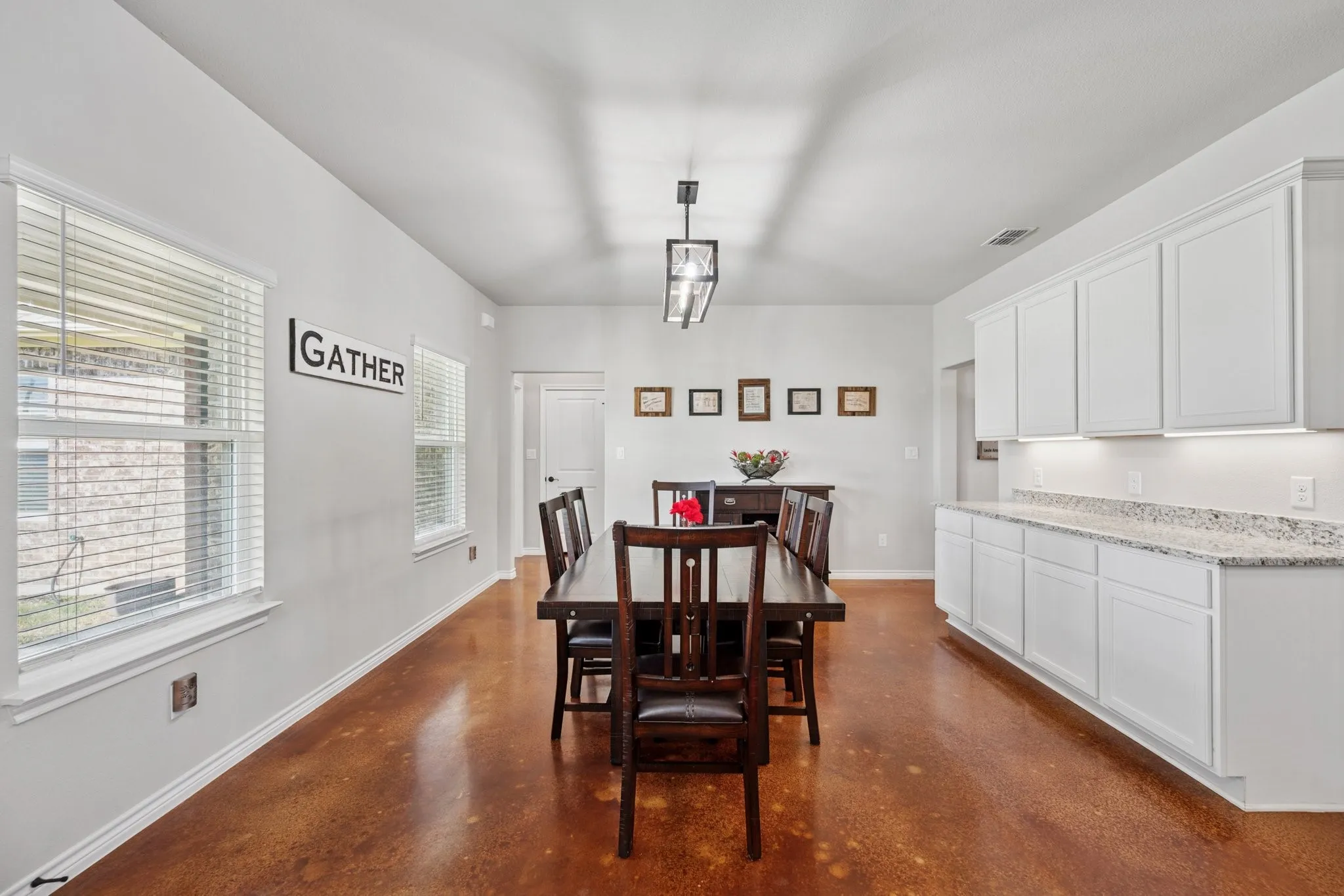Single Family Residence For Sale in Grayson County , 2435 Cobler Road, Collinsville, Texas 76233, 3 Bedroom, 3 Bathroom, 4 Garage spaces, 2,557 Sqft, built in 2019, Preowned, mls#21038479, Real Estate Agent in Collinsville, Homes For Sale in Grayson county, Homes For Sale in Collinsville, Realtor in Collinsville Texas, Real Estate Brokerage Independent Realty Texas, Luminita Cordes Realtor