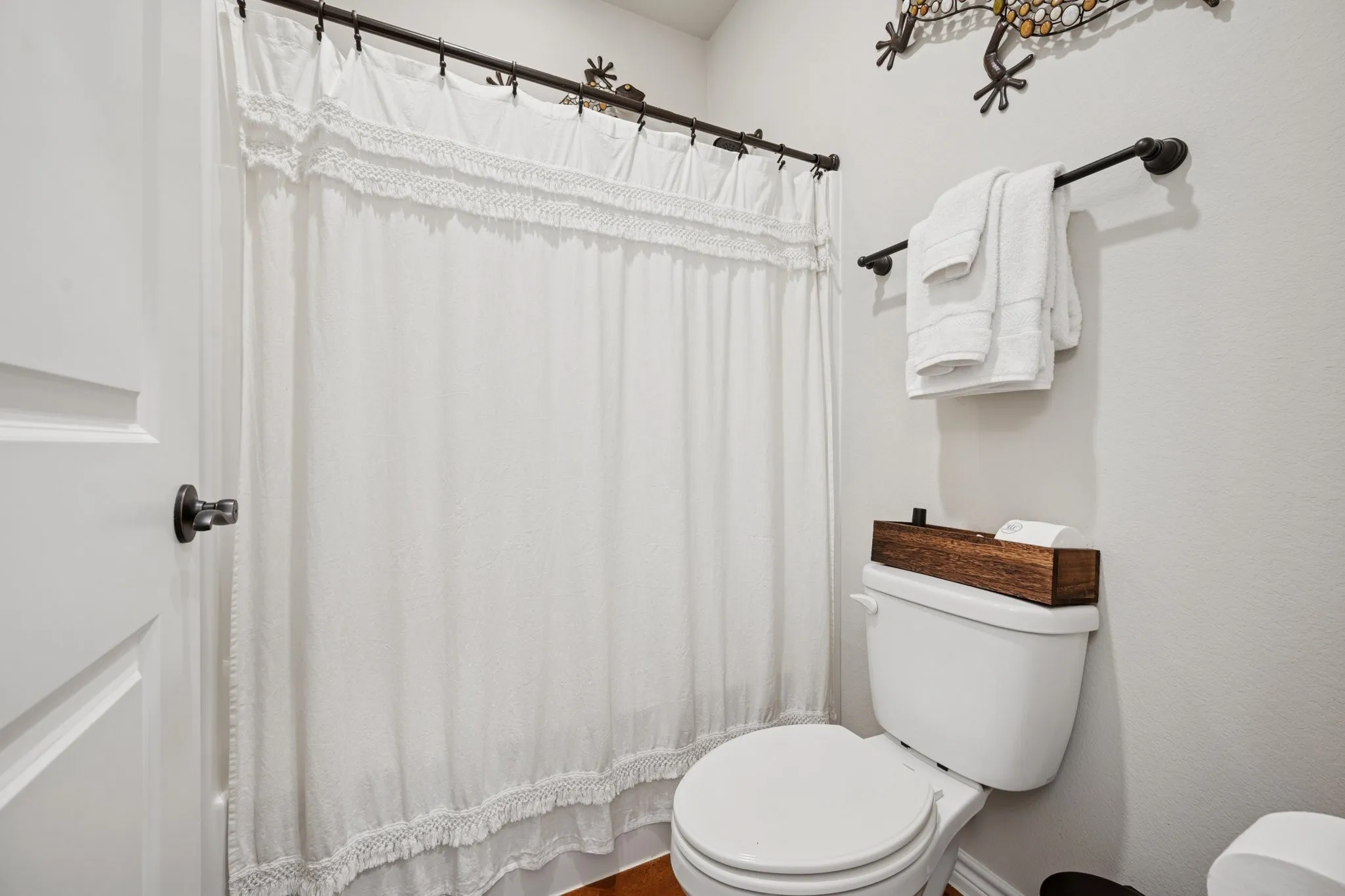 Single Family Residence For Sale in Grayson County , 2435 Cobler Road, Collinsville, Texas 76233, 3 Bedroom, 3 Bathroom, 4 Garage spaces, 2,557 Sqft, built in 2019, Preowned, mls#21038479, Real Estate Agent in Collinsville, Homes For Sale in Grayson county, Homes For Sale in Collinsville, Realtor in Collinsville Texas, Real Estate Brokerage Independent Realty Texas, Luminita Cordes Realtor