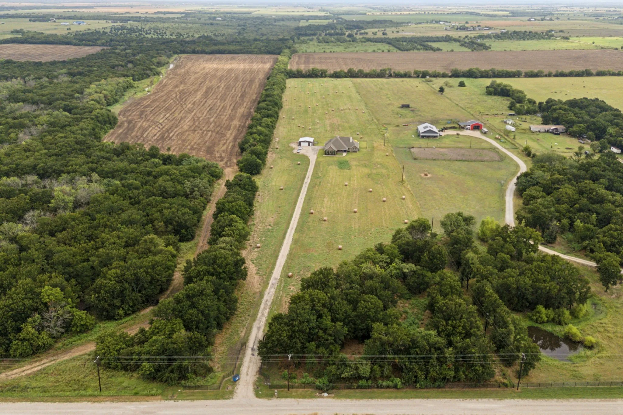 Single Family Residence For Sale in Grayson County , 2435 Cobler Road, Collinsville, Texas 76233, 3 Bedroom, 3 Bathroom, 4 Garage spaces, 2,557 Sqft, built in 2019, Preowned, mls#21038479, Real Estate Agent in Collinsville, Homes For Sale in Grayson county, Homes For Sale in Collinsville, Realtor in Collinsville Texas, Real Estate Brokerage Independent Realty Texas, Luminita Cordes Realtor