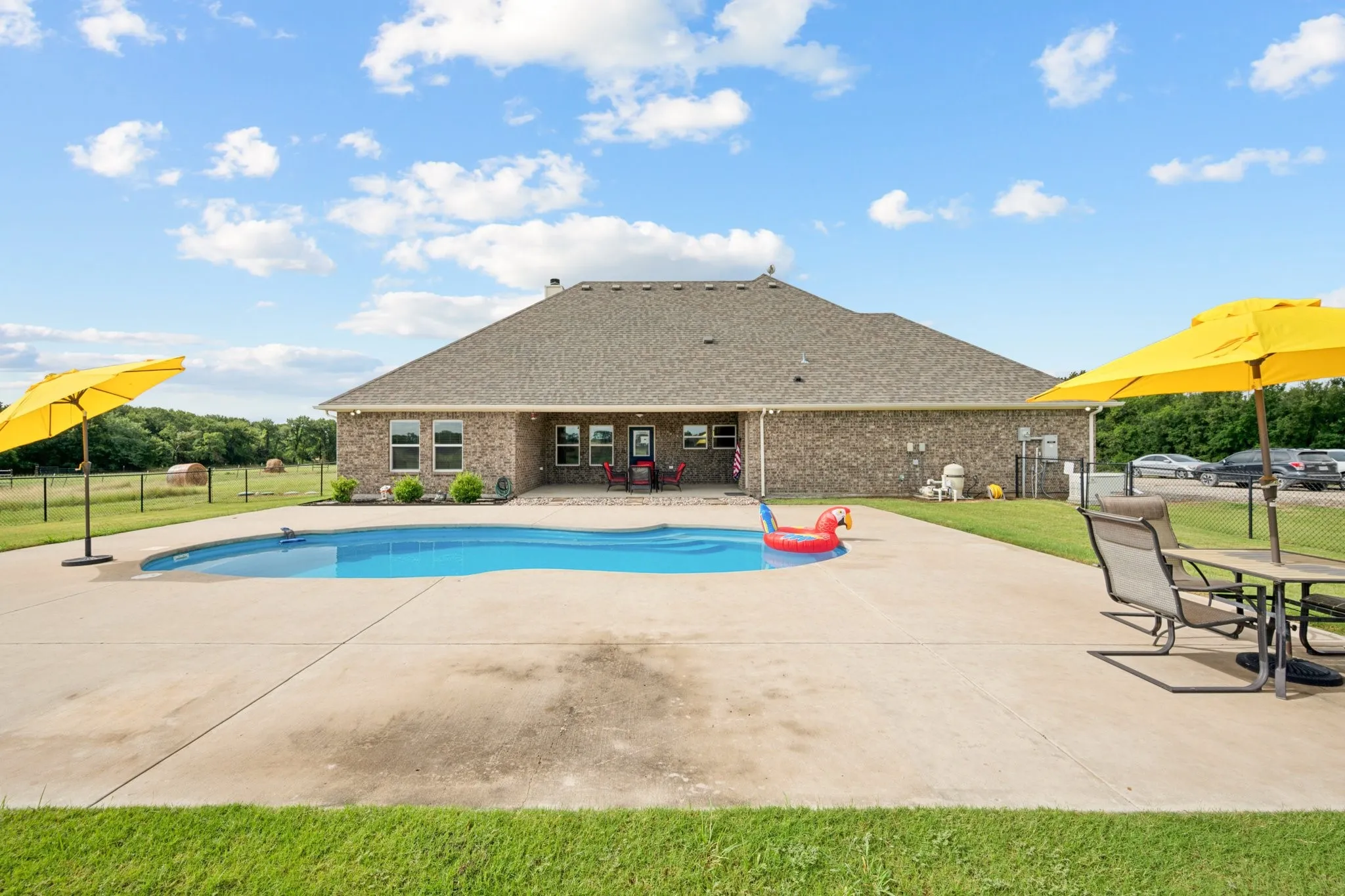 Single Family Residence For Sale in Grayson County , 2435 Cobler Road, Collinsville, Texas 76233, 3 Bedroom, 3 Bathroom, 4 Garage spaces, 2,557 Sqft, built in 2019, Preowned, mls#21038479, Real Estate Agent in Collinsville, Homes For Sale in Grayson county, Homes For Sale in Collinsville, Realtor in Collinsville Texas, Real Estate Brokerage Independent Realty Texas, Luminita Cordes Realtor