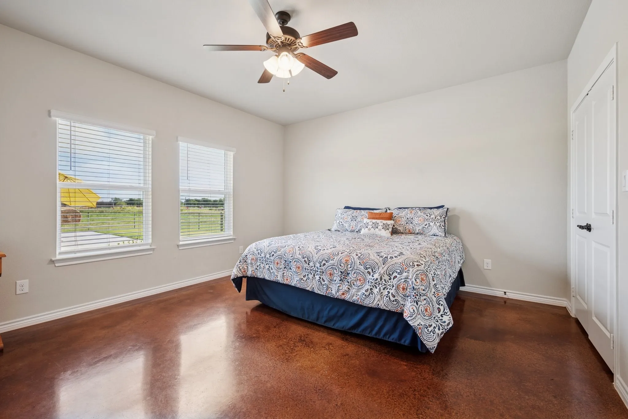 Single Family Residence For Sale in Grayson County , 2435 Cobler Road, Collinsville, Texas 76233, 3 Bedroom, 3 Bathroom, 4 Garage spaces, 2,557 Sqft, built in 2019, Preowned, mls#21038479, Real Estate Agent in Collinsville, Homes For Sale in Grayson county, Homes For Sale in Collinsville, Realtor in Collinsville Texas, Real Estate Brokerage Independent Realty Texas, Luminita Cordes Realtor