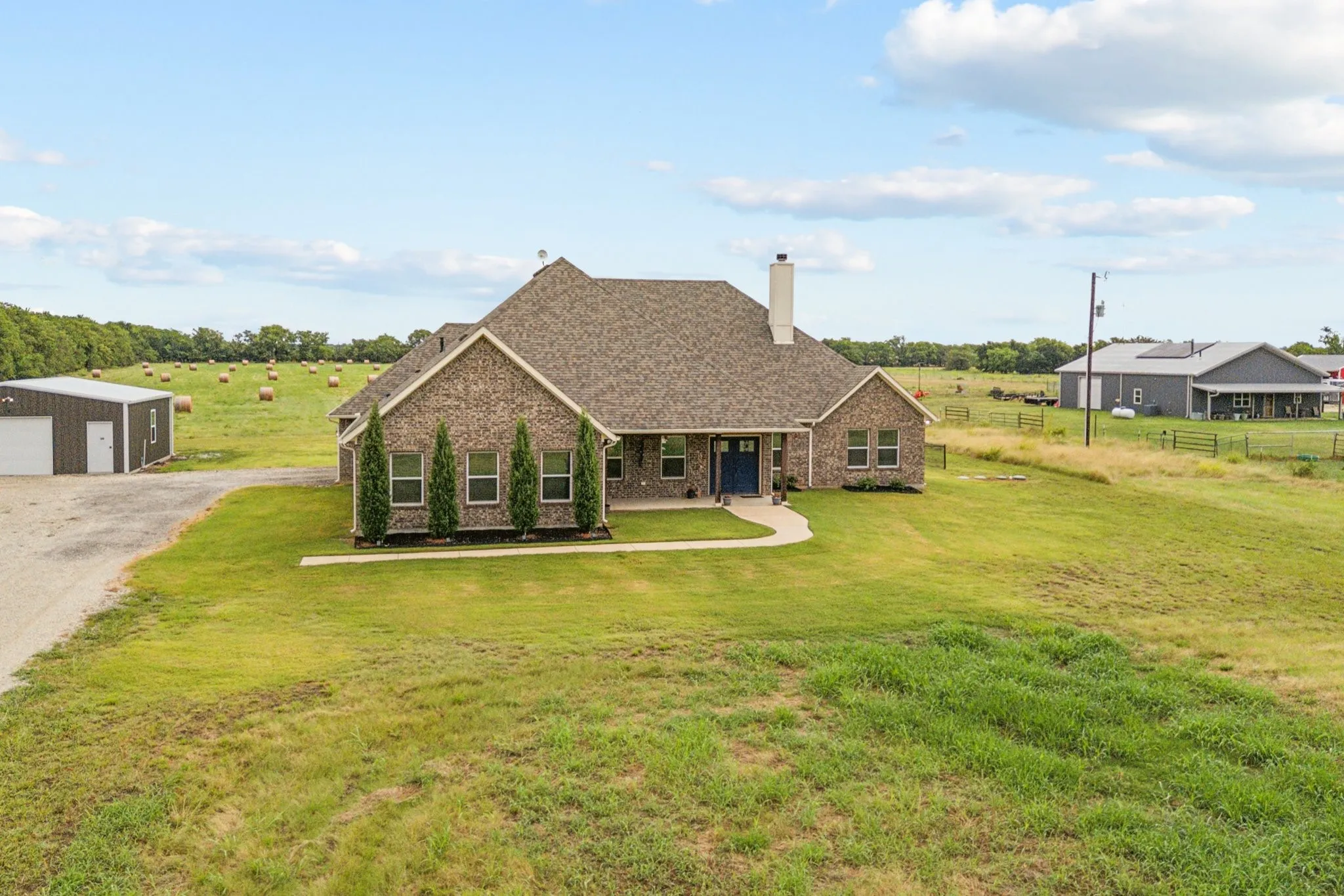 Single Family Residence For Sale in Grayson County , 2435 Cobler Road, Collinsville, Texas 76233, 3 Bedroom, 3 Bathroom, 4 Garage spaces, 2,557 Sqft, built in 2019, Preowned, mls#21038479, Real Estate Agent in Collinsville, Homes For Sale in Grayson county, Homes For Sale in Collinsville, Realtor in Collinsville Texas, Real Estate Brokerage Independent Realty Texas, Luminita Cordes Realtor
