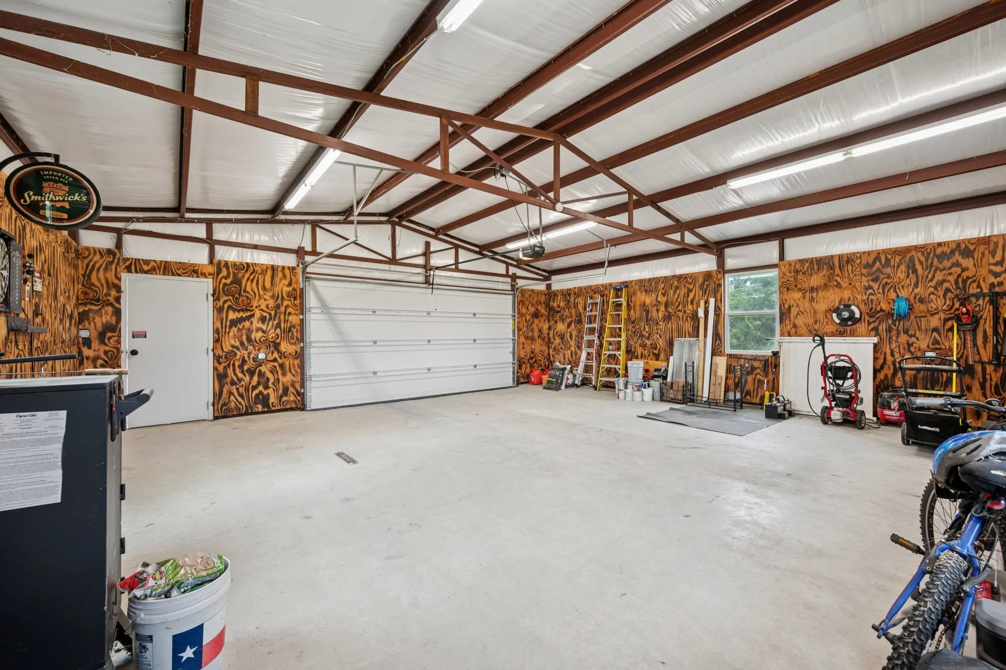 Single Family Residence For Sale in Grayson County , 2435 Cobler Road, Collinsville, Texas 76233, 3 Bedroom, 3 Bathroom, 4 Garage spaces, 2,557 Sqft, built in 2019, Preowned, mls#21038479, Real Estate Agent in Collinsville, Homes For Sale in Grayson county, Homes For Sale in Collinsville, Realtor in Collinsville Texas, Real Estate Brokerage Independent Realty Texas, Luminita Cordes Realtor