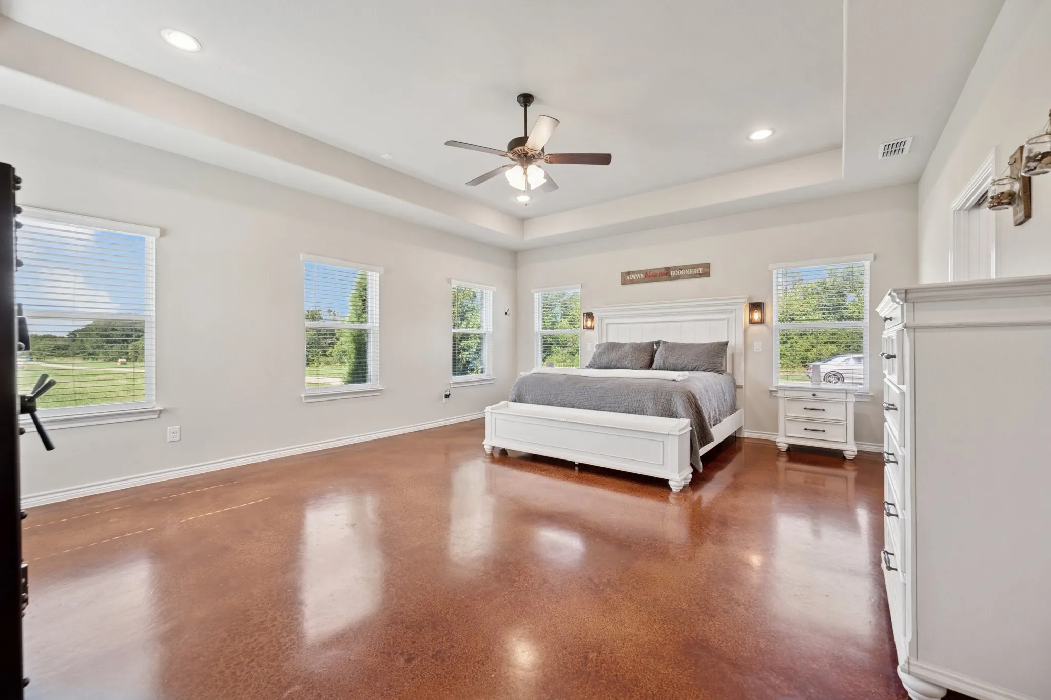 Single Family Residence For Sale in Grayson County , 2435 Cobler Road, Collinsville, Texas 76233, 3 Bedroom, 3 Bathroom, 4 Garage spaces, 2,557 Sqft, built in 2019, Preowned, mls#21038479, Real Estate Agent in Collinsville, Homes For Sale in Grayson county, Homes For Sale in Collinsville, Realtor in Collinsville Texas, Real Estate Brokerage Independent Realty Texas, Luminita Cordes Realtor