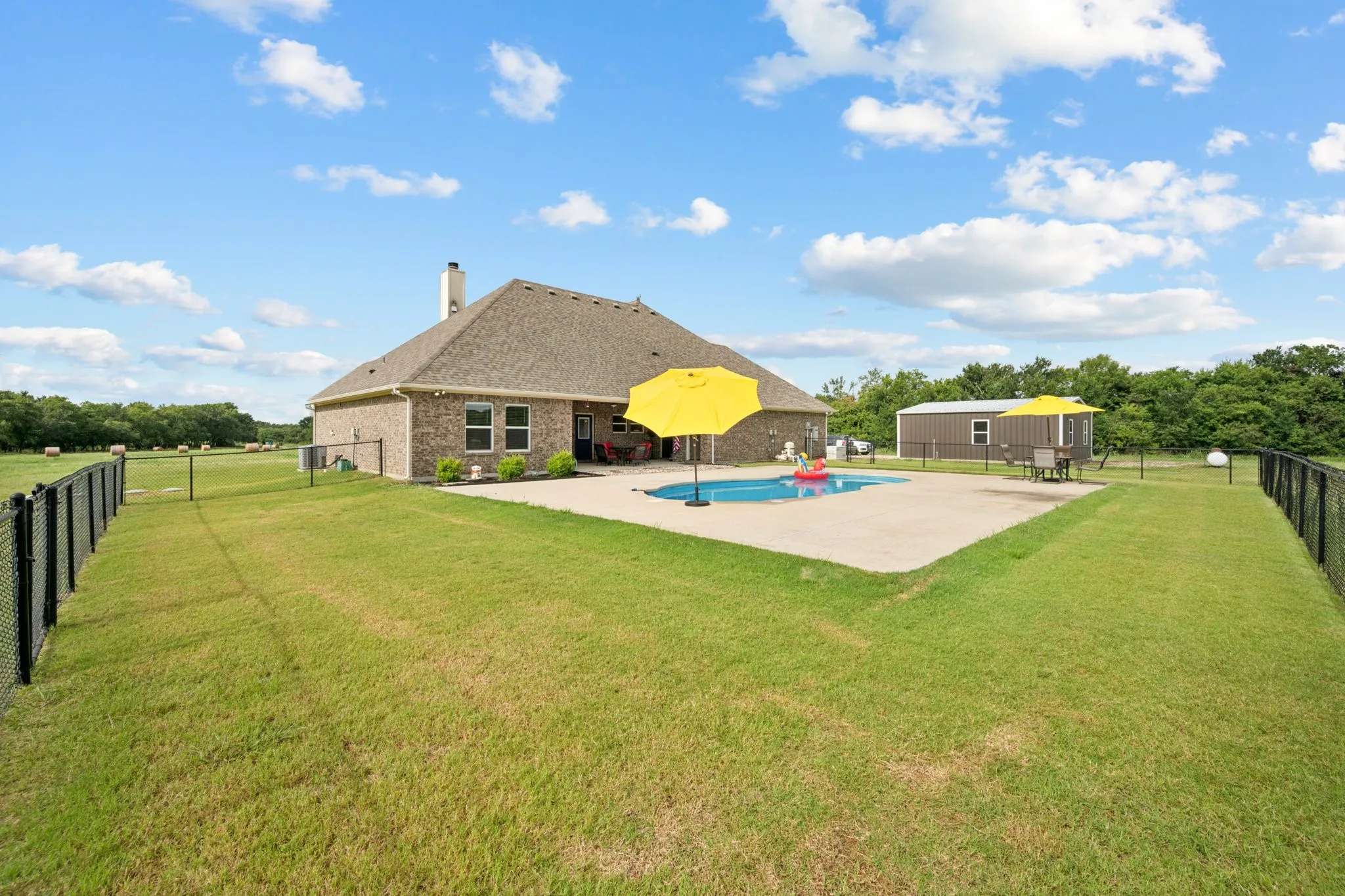 Single Family Residence For Sale in Grayson County , 2435 Cobler Road, Collinsville, Texas 76233, 3 Bedroom, 3 Bathroom, 4 Garage spaces, 2,557 Sqft, built in 2019, Preowned, mls#21038479, Real Estate Agent in Collinsville, Homes For Sale in Grayson county, Homes For Sale in Collinsville, Realtor in Collinsville Texas, Real Estate Brokerage Independent Realty Texas, Luminita Cordes Realtor