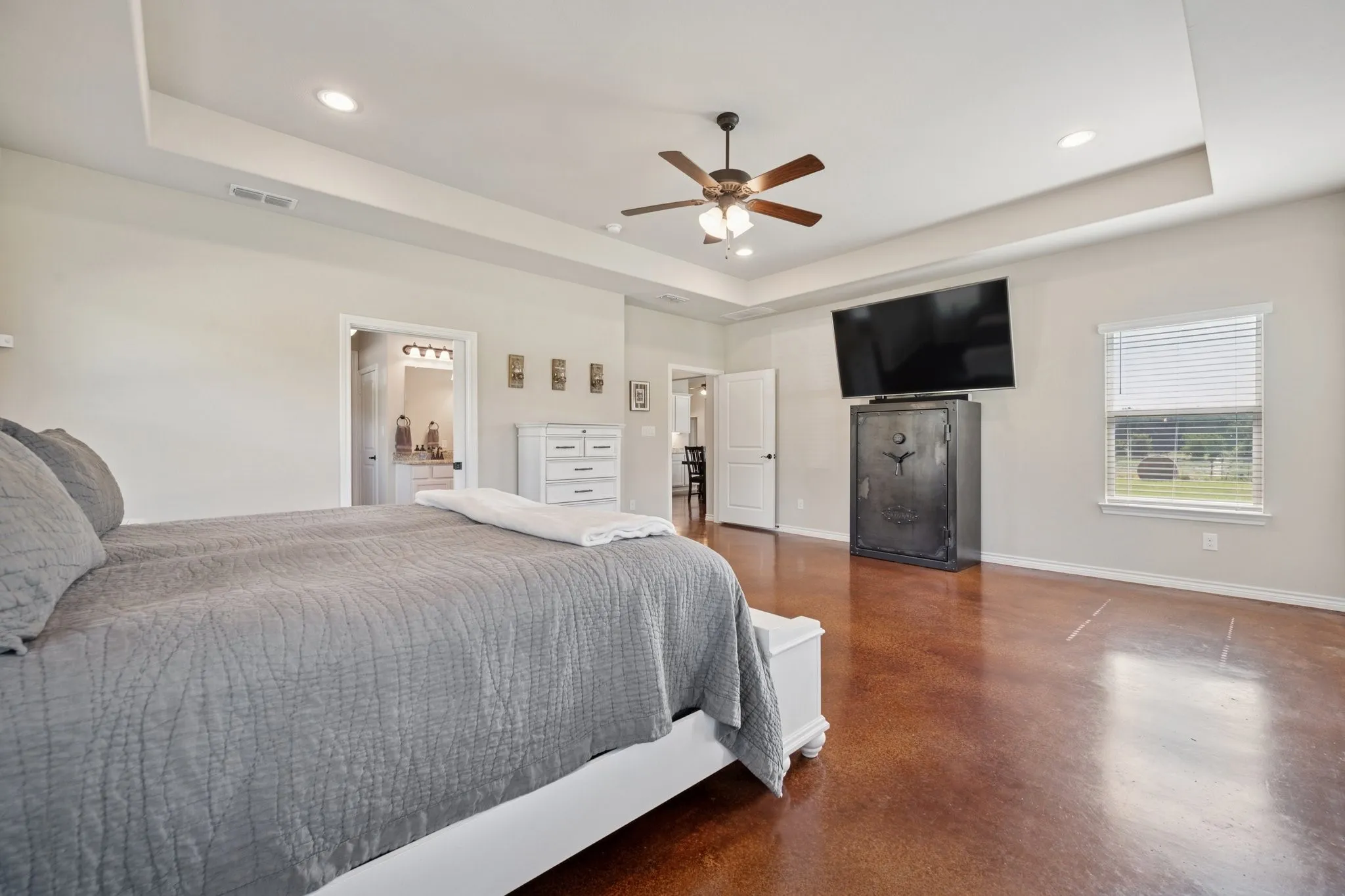 Single Family Residence For Sale in Grayson County , 2435 Cobler Road, Collinsville, Texas 76233, 3 Bedroom, 3 Bathroom, 4 Garage spaces, 2,557 Sqft, built in 2019, Preowned, mls#21038479, Real Estate Agent in Collinsville, Homes For Sale in Grayson county, Homes For Sale in Collinsville, Realtor in Collinsville Texas, Real Estate Brokerage Independent Realty Texas, Luminita Cordes Realtor