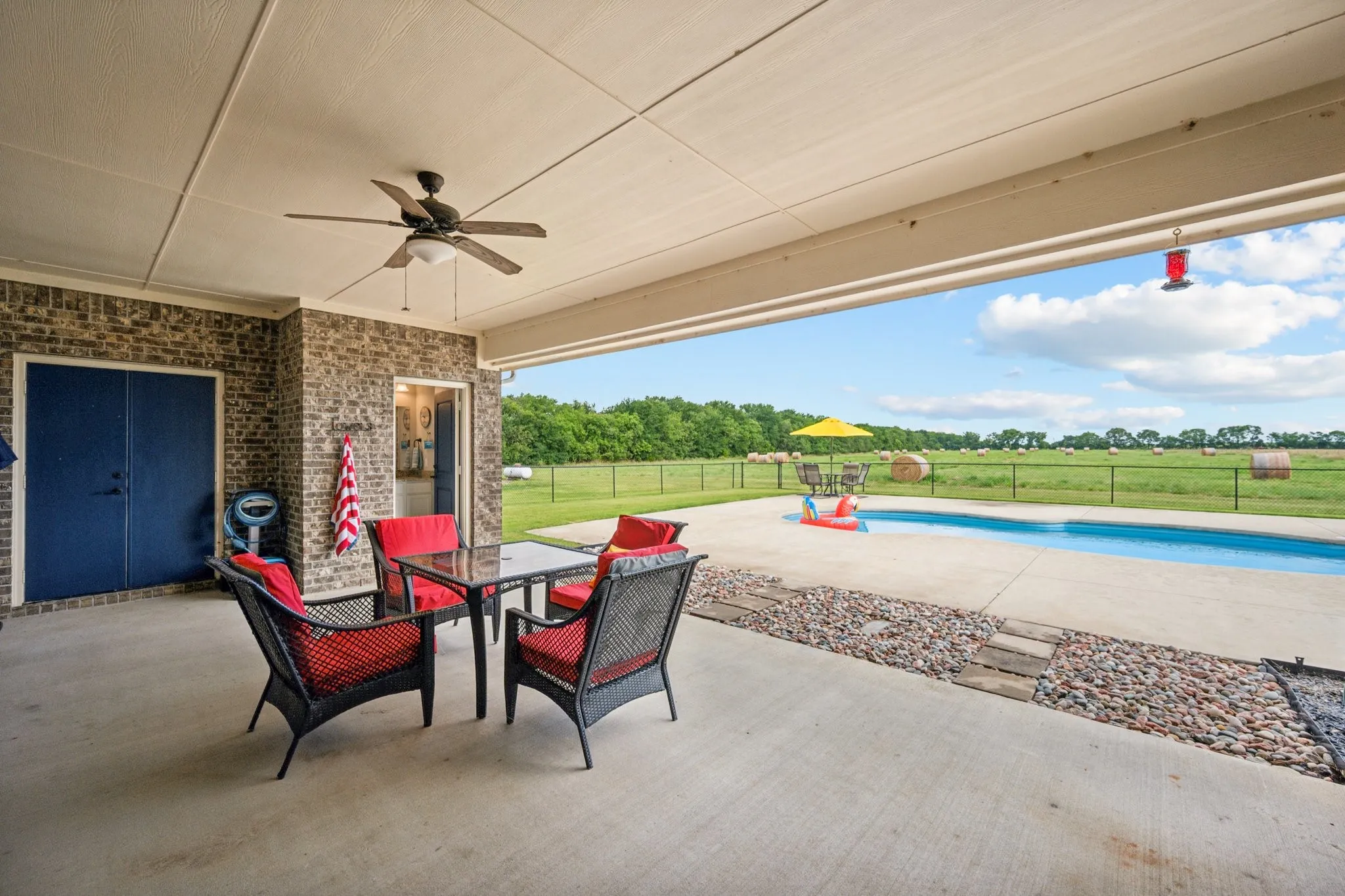 Single Family Residence For Sale in Grayson County , 2435 Cobler Road, Collinsville, Texas 76233, 3 Bedroom, 3 Bathroom, 4 Garage spaces, 2,557 Sqft, built in 2019, Preowned, mls#21038479, Real Estate Agent in Collinsville, Homes For Sale in Grayson county, Homes For Sale in Collinsville, Realtor in Collinsville Texas, Real Estate Brokerage Independent Realty Texas, Luminita Cordes Realtor