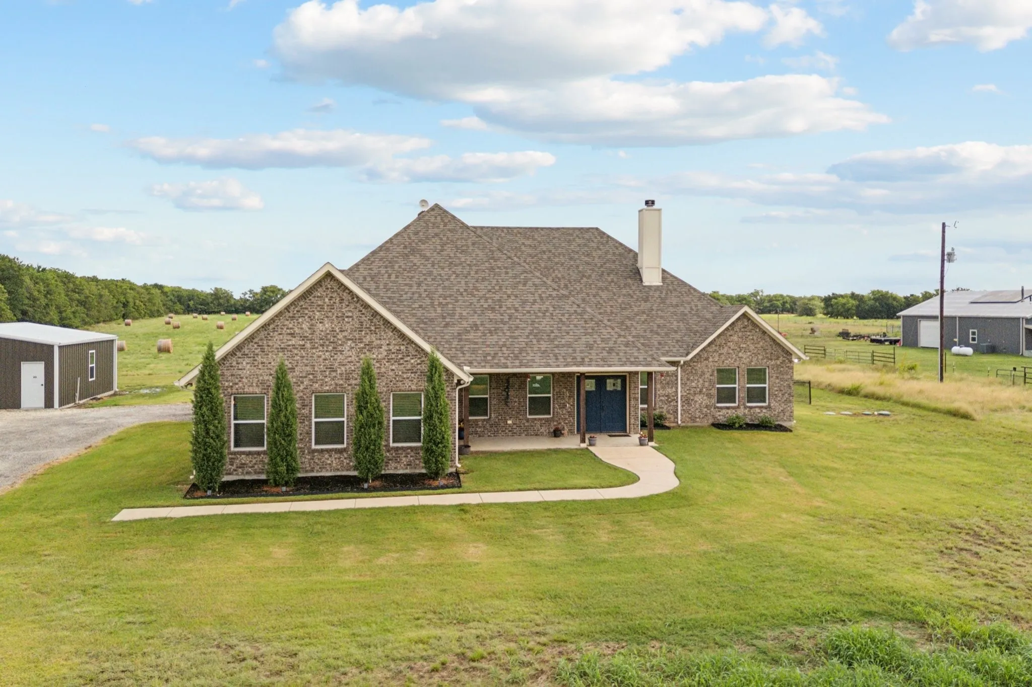 Single Family Residence For Sale in Grayson County , 2435 Cobler Road, Collinsville, Texas 76233, 3 Bedroom, 3 Bathroom, 4 Garage spaces, 2,557 Sqft, built in 2019, Preowned, mls#21038479, Real Estate Agent in Collinsville, Homes For Sale in Grayson county, Homes For Sale in Collinsville, Realtor in Collinsville Texas, Real Estate Brokerage Independent Realty Texas, Luminita Cordes Realtor