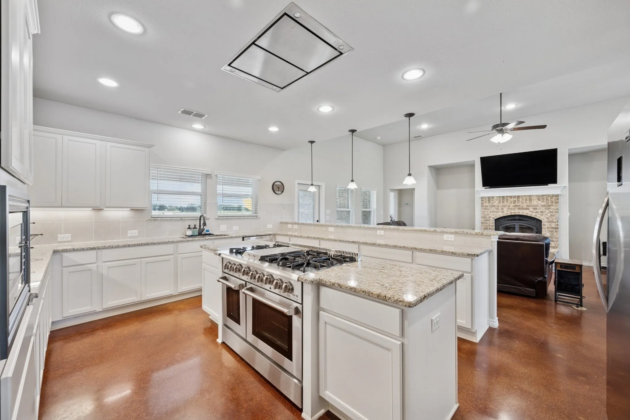 Single Family Residence For Sale in Grayson County , 2435 Cobler Road, Collinsville, Texas 76233, 3 Bedroom, 3 Bathroom, 4 Garage spaces, 2,557 Sqft, built in 2019, Preowned, mls#21038479, Real Estate Agent in Collinsville, Homes For Sale in Grayson county, Homes For Sale in Collinsville, Realtor in Collinsville Texas, Real Estate Brokerage Independent Realty Texas, Luminita Cordes Realtor