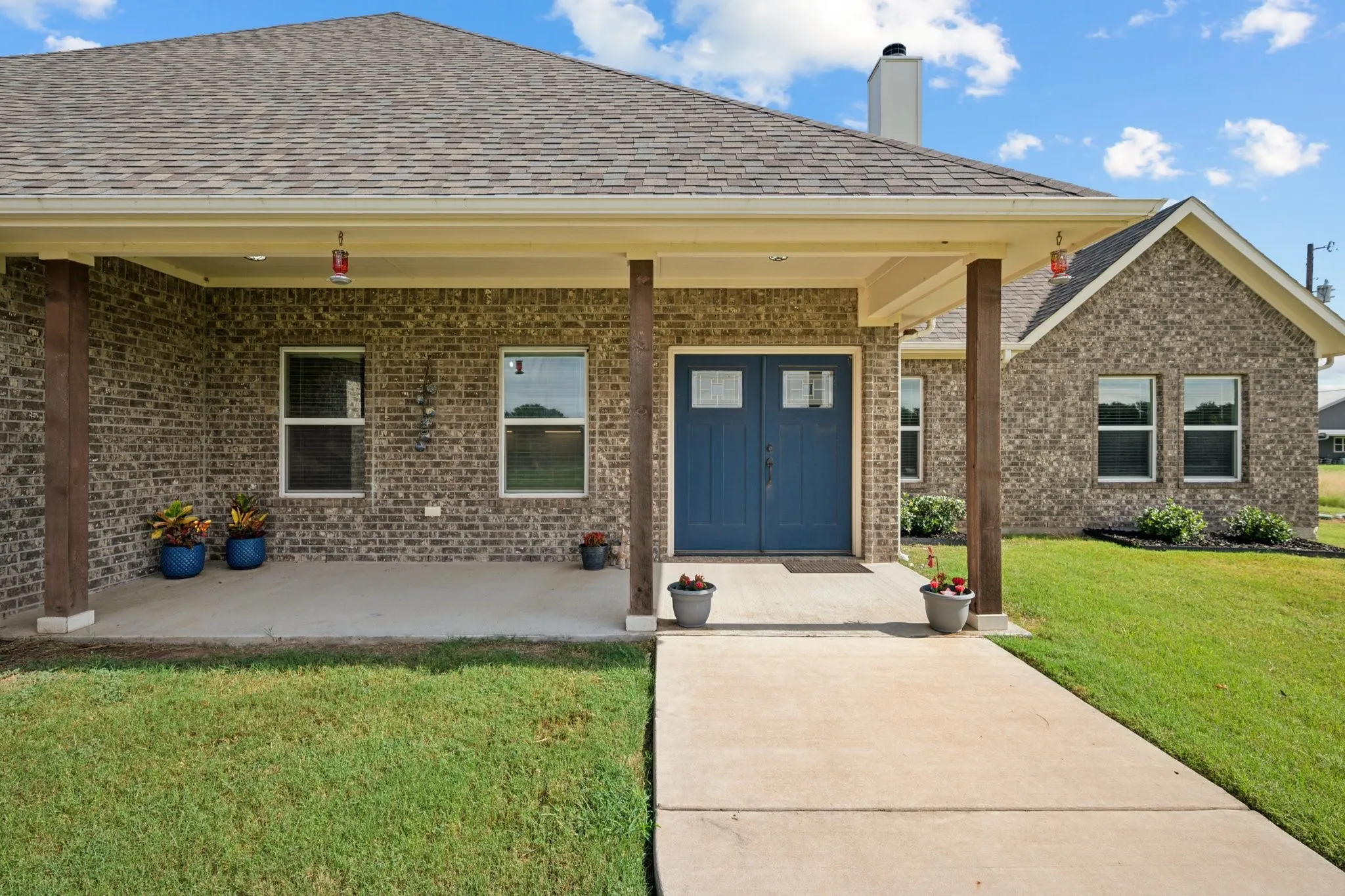Single Family Residence For Sale in Grayson County , 2435 Cobler Road, Collinsville, Texas 76233, 3 Bedroom, 3 Bathroom, 4 Garage spaces, 2,557 Sqft, built in 2019, Preowned, mls#21038479, Real Estate Agent in Collinsville, Homes For Sale in Grayson county, Homes For Sale in Collinsville, Realtor in Collinsville Texas, Real Estate Brokerage Independent Realty Texas, Luminita Cordes Realtor