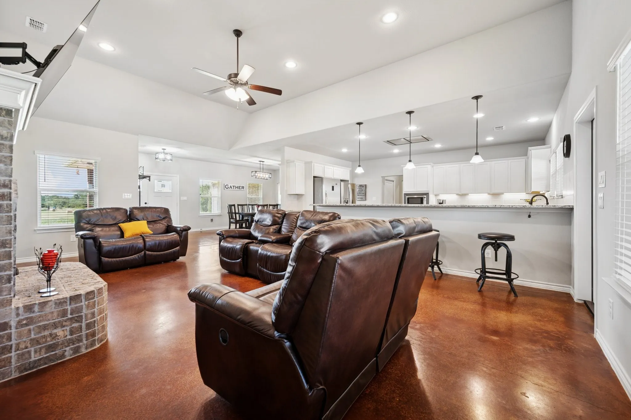 Single Family Residence For Sale in Grayson County , 2435 Cobler Road, Collinsville, Texas 76233, 3 Bedroom, 3 Bathroom, 4 Garage spaces, 2,557 Sqft, built in 2019, Preowned, mls#21038479, Real Estate Agent in Collinsville, Homes For Sale in Grayson county, Homes For Sale in Collinsville, Realtor in Collinsville Texas, Real Estate Brokerage Independent Realty Texas, Luminita Cordes Realtor