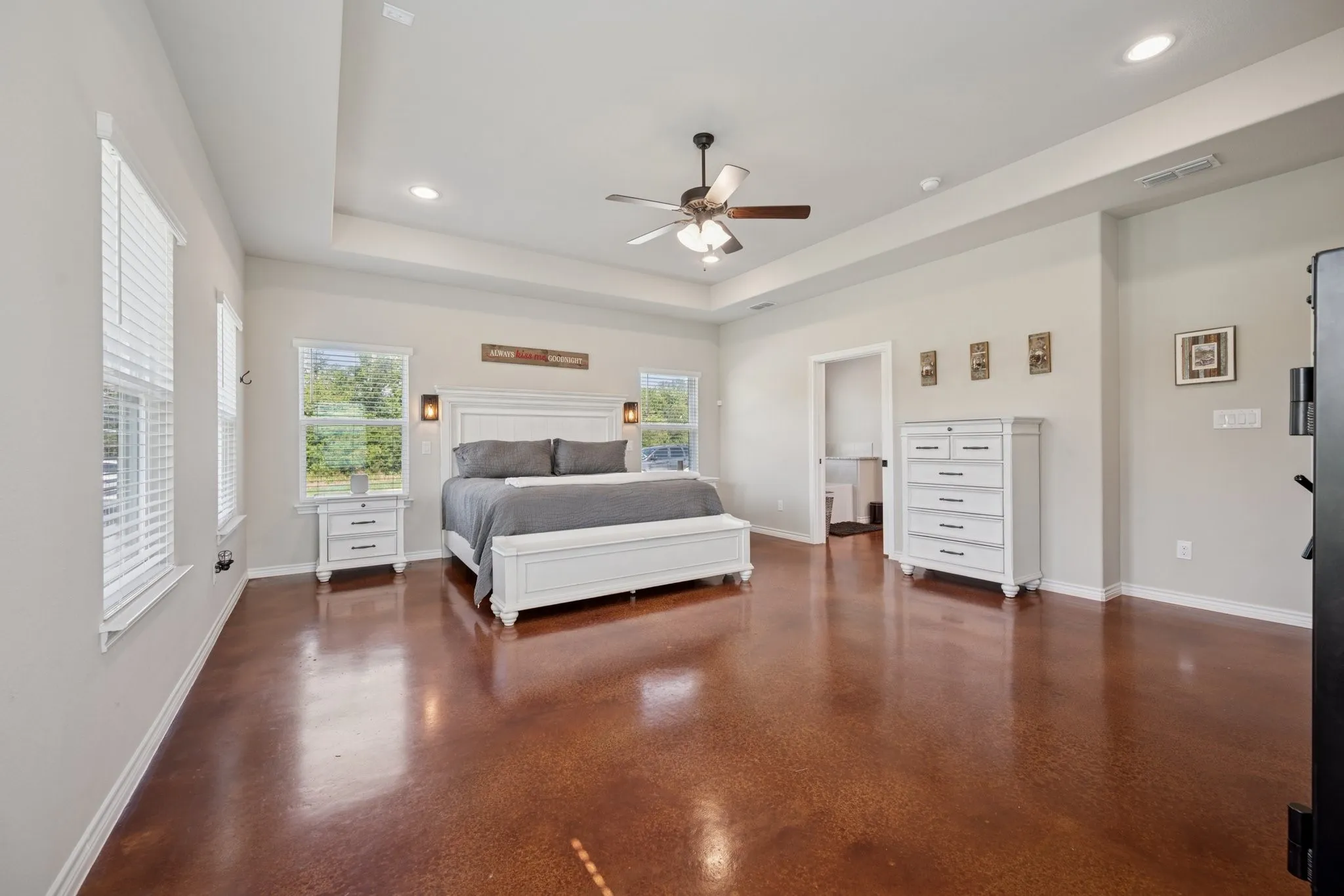 Single Family Residence For Sale in Grayson County , 2435 Cobler Road, Collinsville, Texas 76233, 3 Bedroom, 3 Bathroom, 4 Garage spaces, 2,557 Sqft, built in 2019, Preowned, mls#21038479, Real Estate Agent in Collinsville, Homes For Sale in Grayson county, Homes For Sale in Collinsville, Realtor in Collinsville Texas, Real Estate Brokerage Independent Realty Texas, Luminita Cordes Realtor